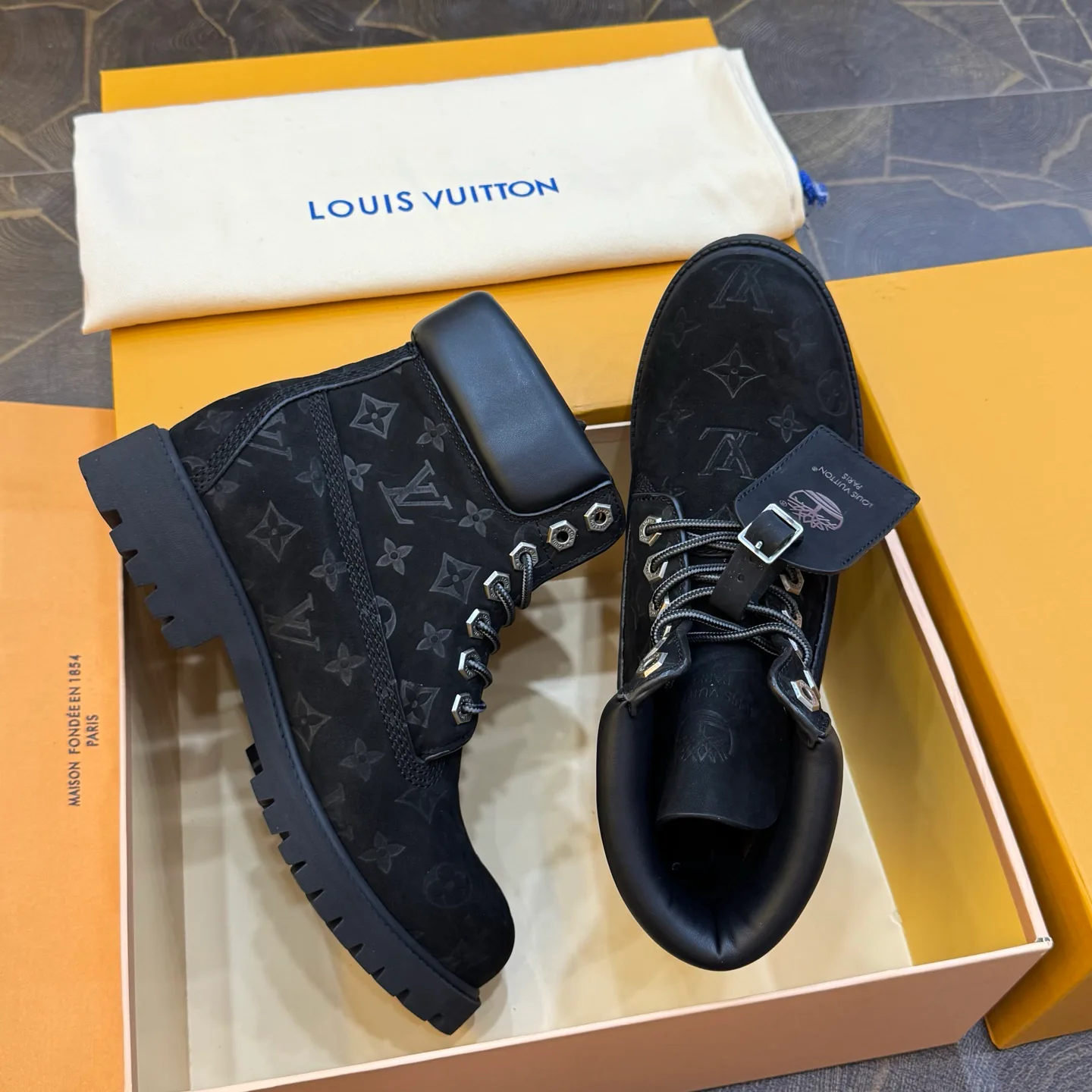 Men's Ankle Boots LOUIS VUITTON 18267071