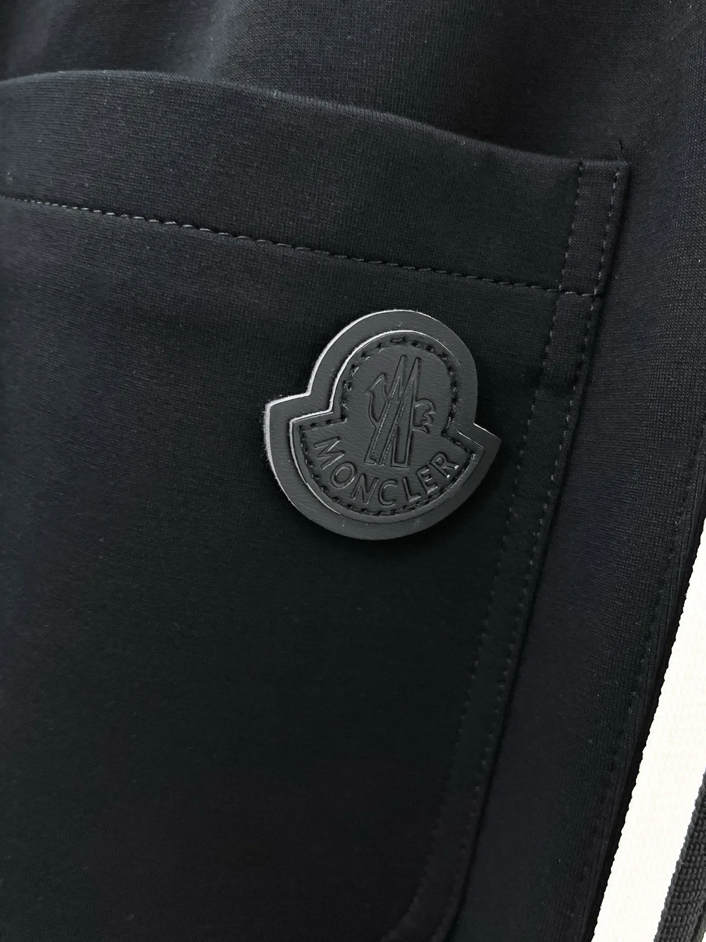 Men's Trousers MONCLER 18399267