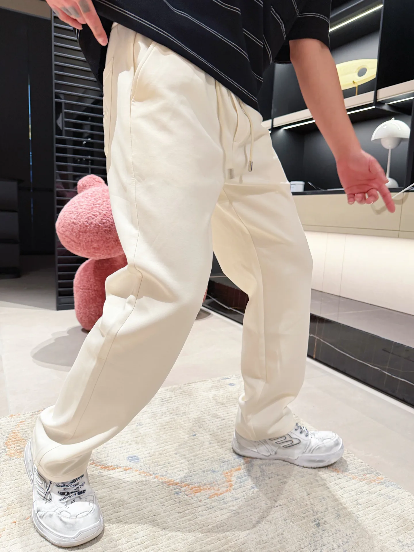 Men's Trousers LOUIS VUITTON 18499751