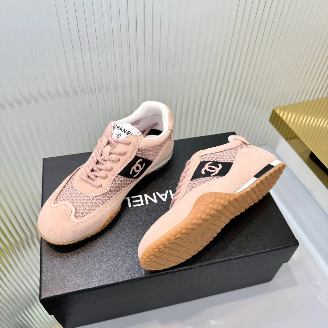 Women's Sneakers CHANEL 18366993
