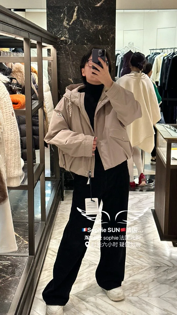 Women's Jackets And Down Jackets MONCLER 18402394