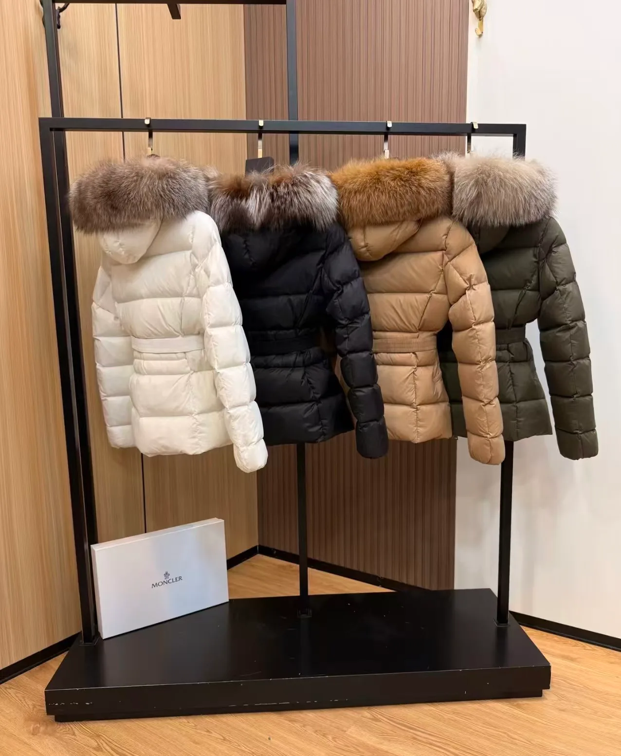 Women's Jackets And Down Jackets MONCLER 17964503