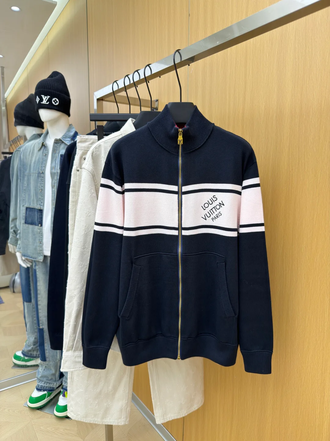 Men's Jackets And Down Jackets LOUIS VUITTON 17933377