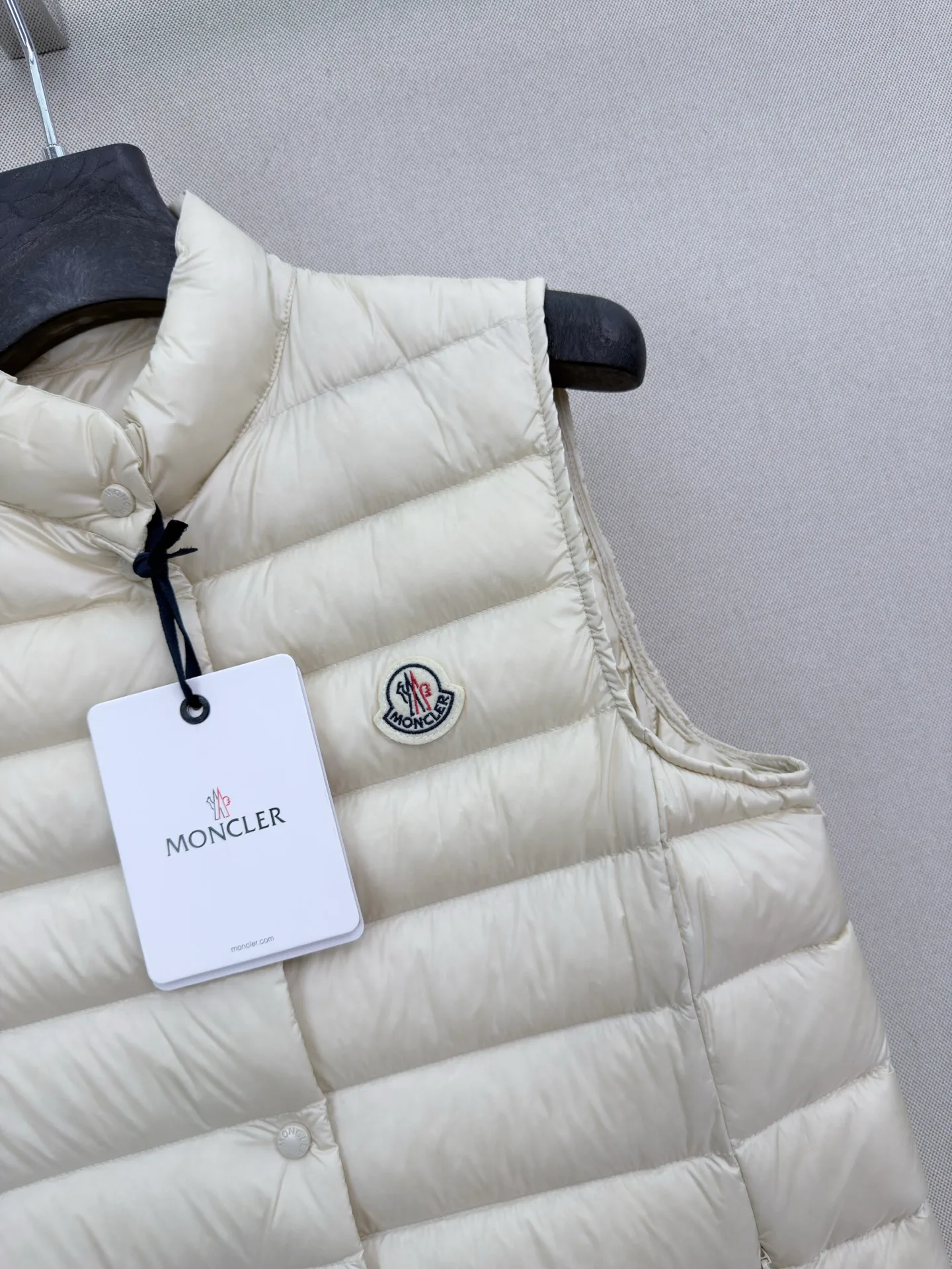 Women's Jackets And Down Jackets MONCLER 18108523