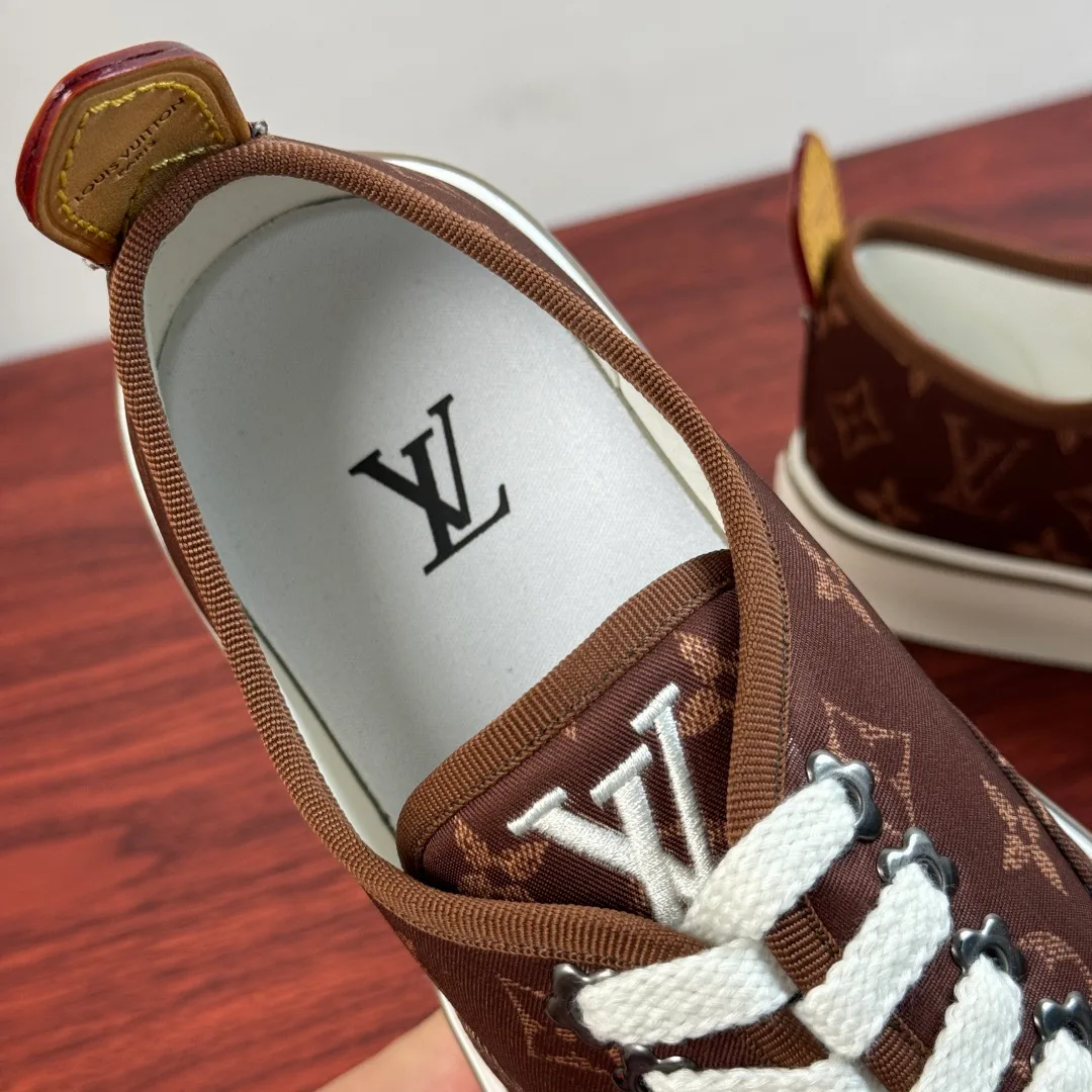 Men's Sneakers LOUIS VUITTON 18100538