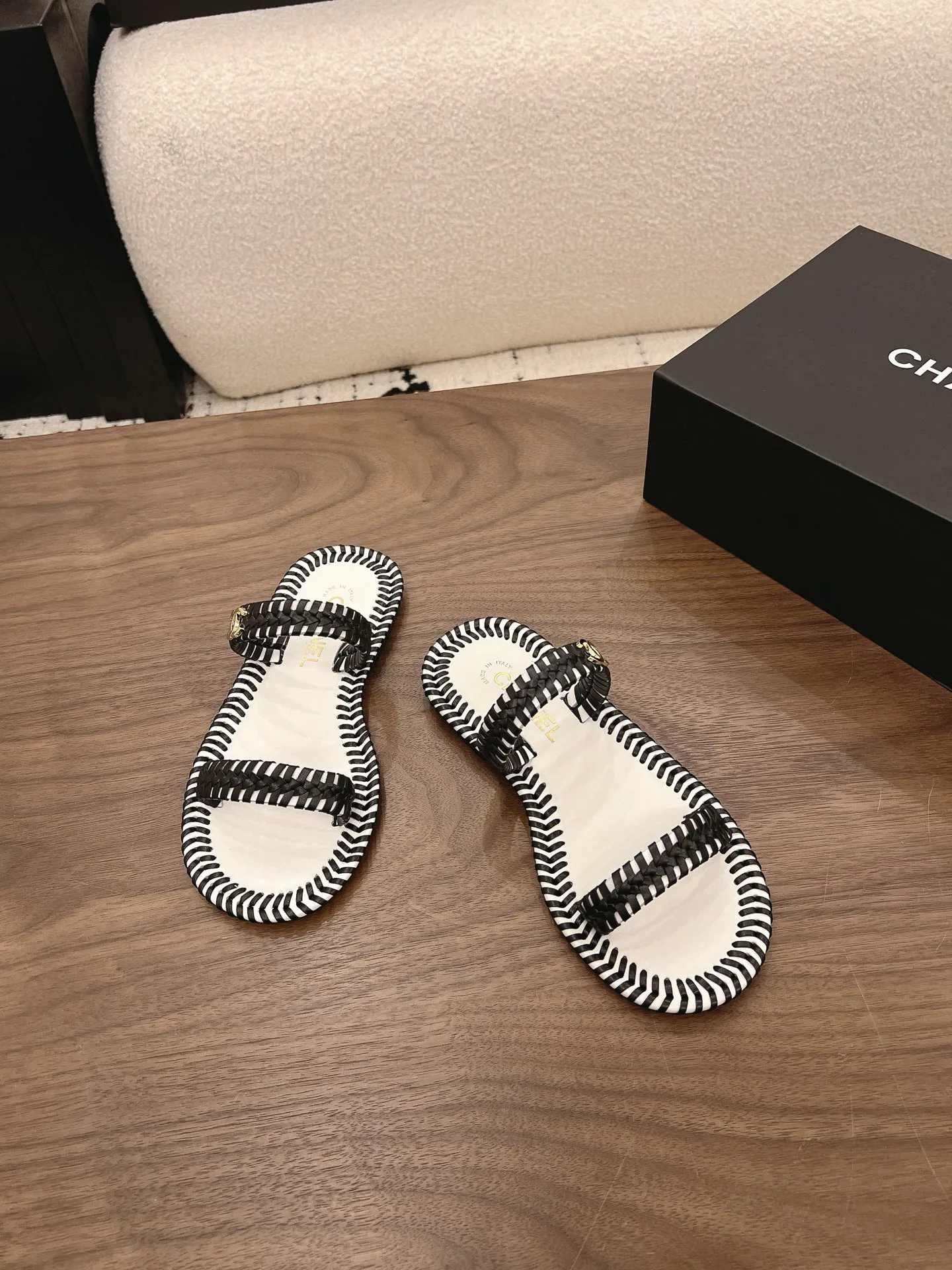Women's Flip-Flops CHANEL 17213068