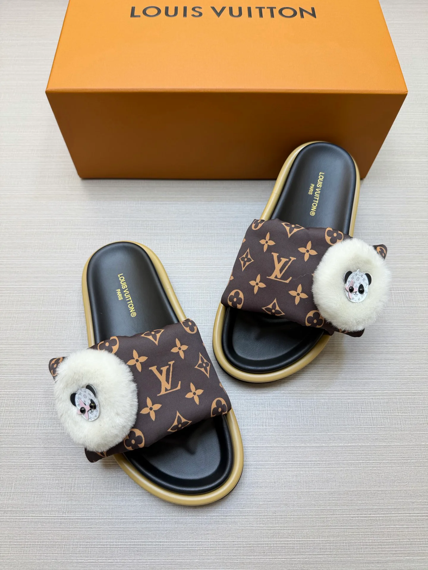 Women's Flip-Flops LOUIS VUITTON 18011817