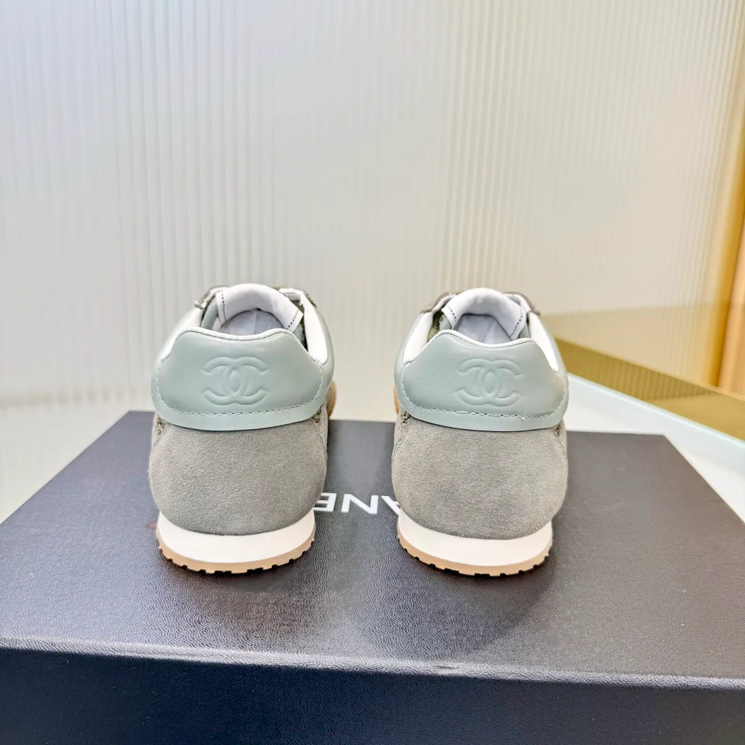 Women's Sneakers CHANEL 18366994