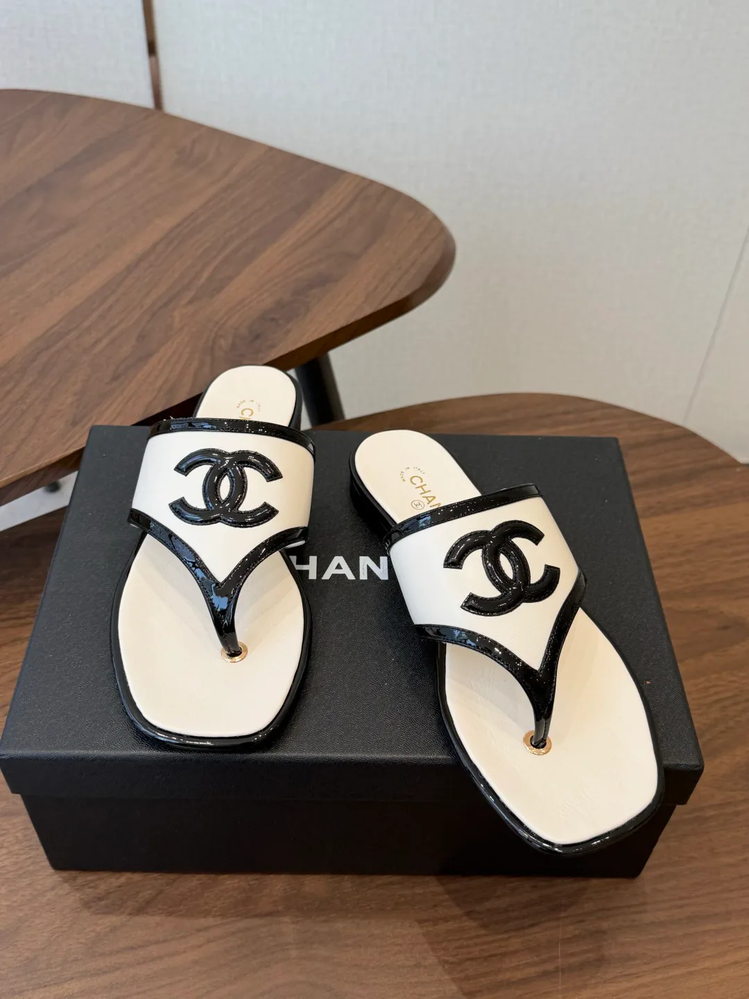 Women's Flip-Flops CHANEL 17829795