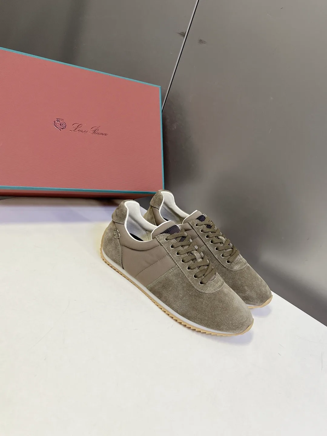 Women's Sneakers LORO PIANA 17449338