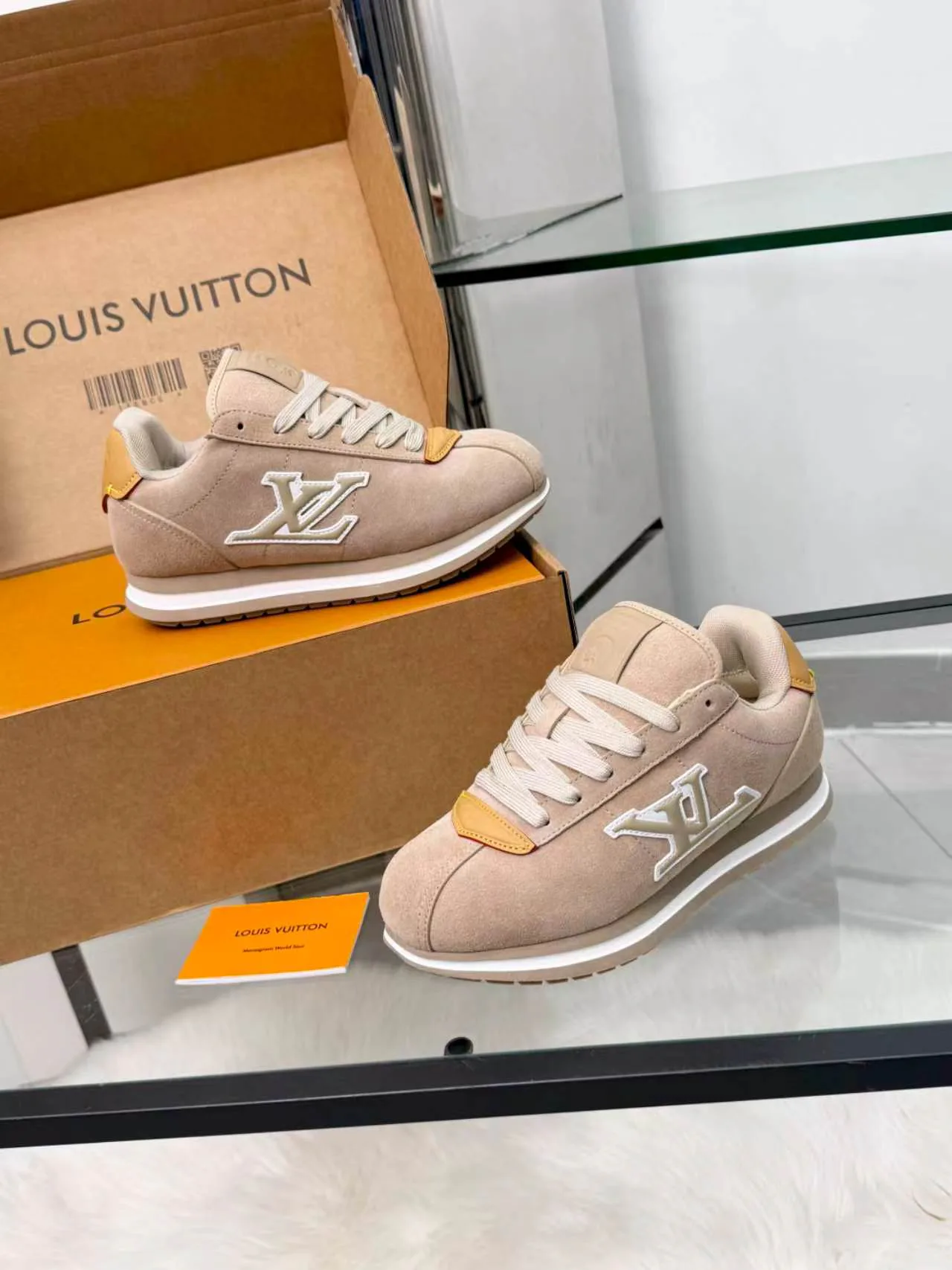 Women's Sneakers LOUIS VUITTON 18417398