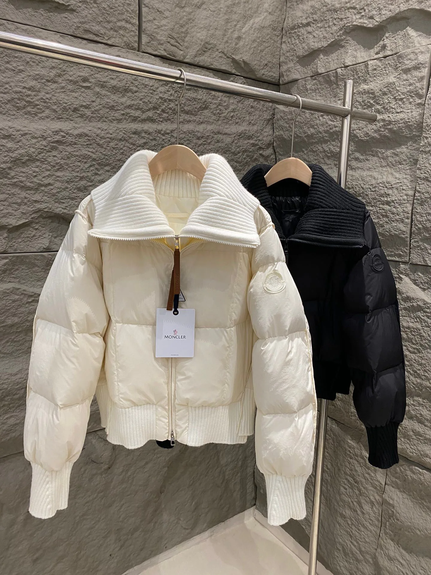 Women's Jackets And Down Jackets MONCLER 17897329
