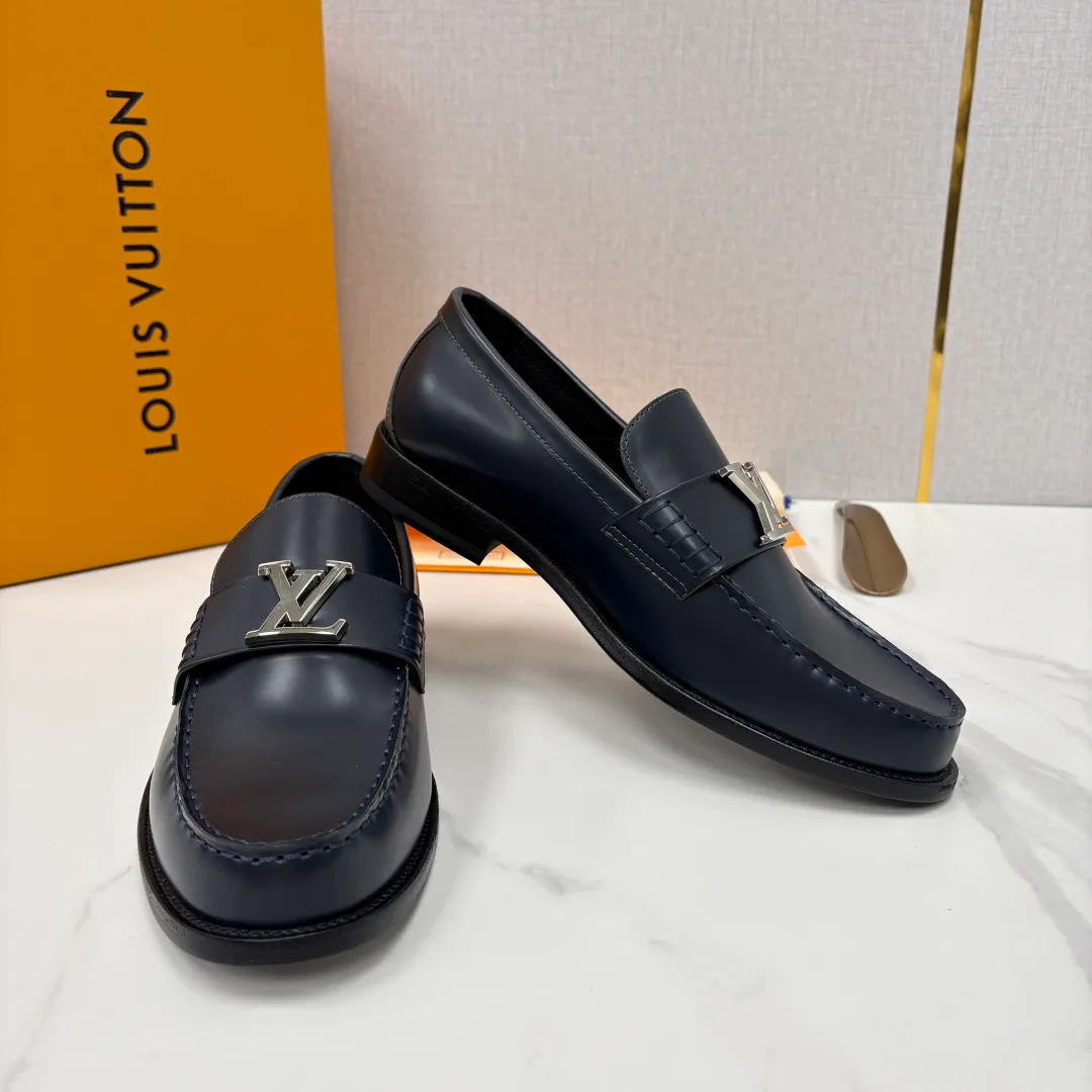 Men's Loafers And Dress Shoes LOUIS VUITTON 18139703