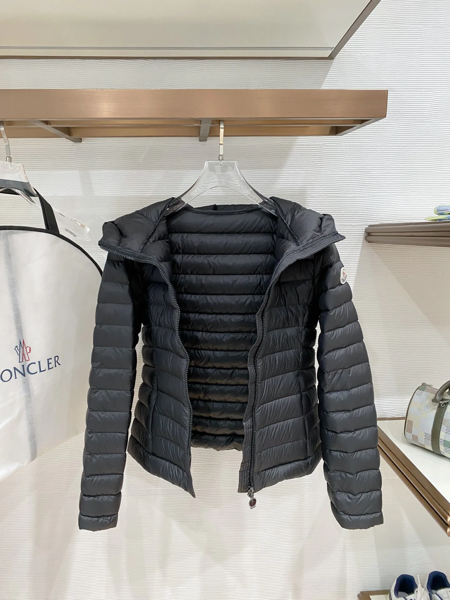 Women's Jackets And Down Jackets MONCLER 17632180