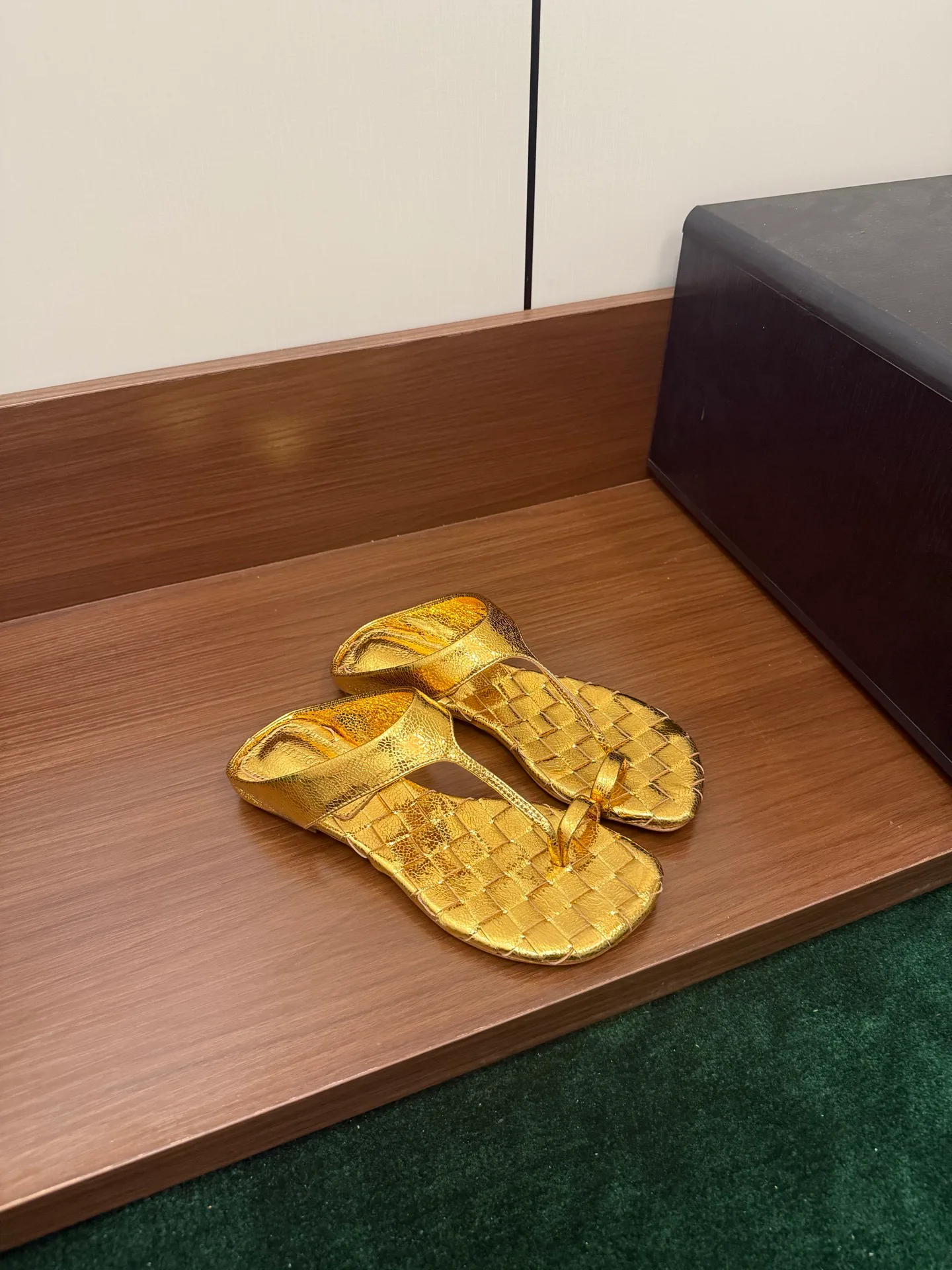 Women's Flip-Flops BOTTEGA VENETA 17797968
