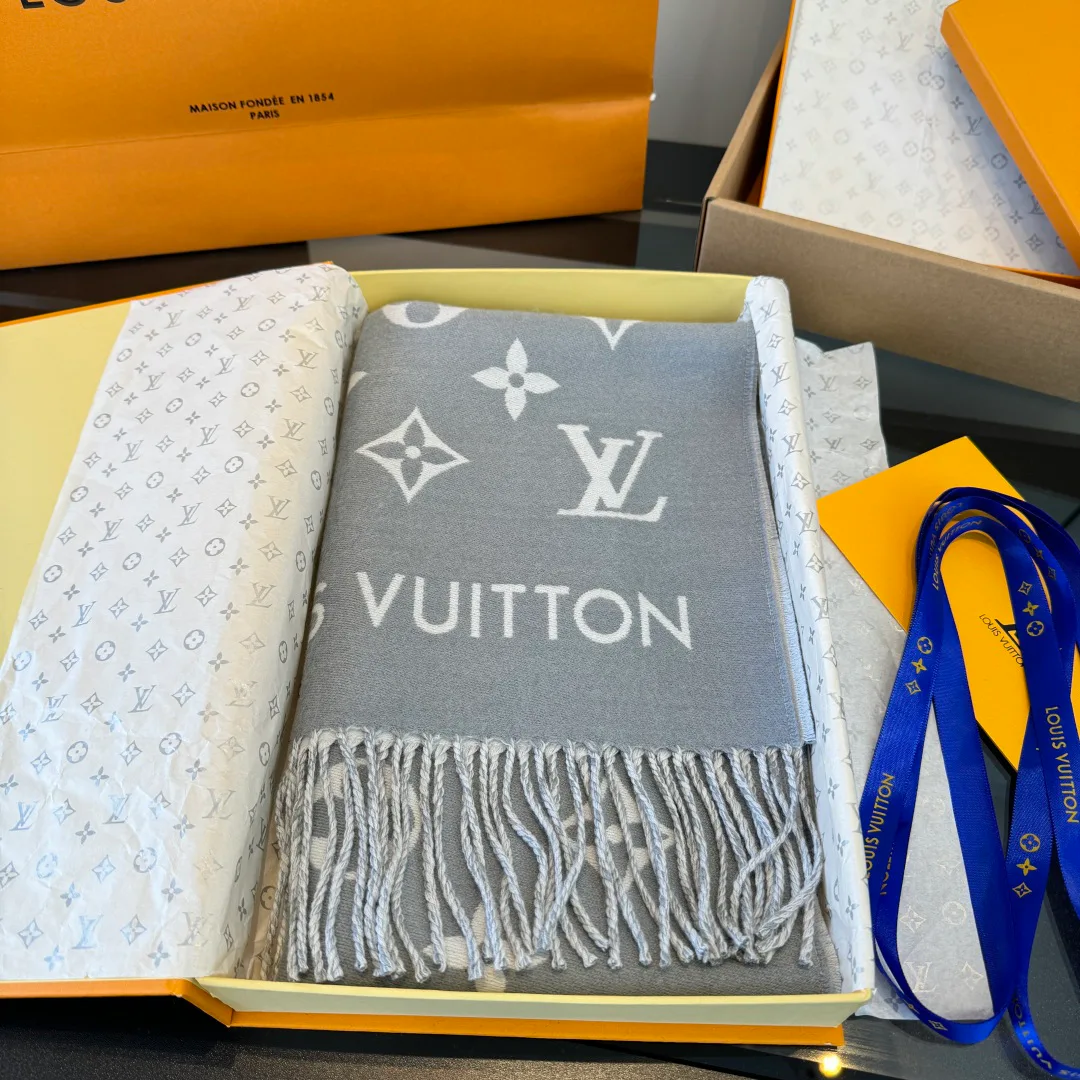 Scarves LOUIS VUITTON 17827502