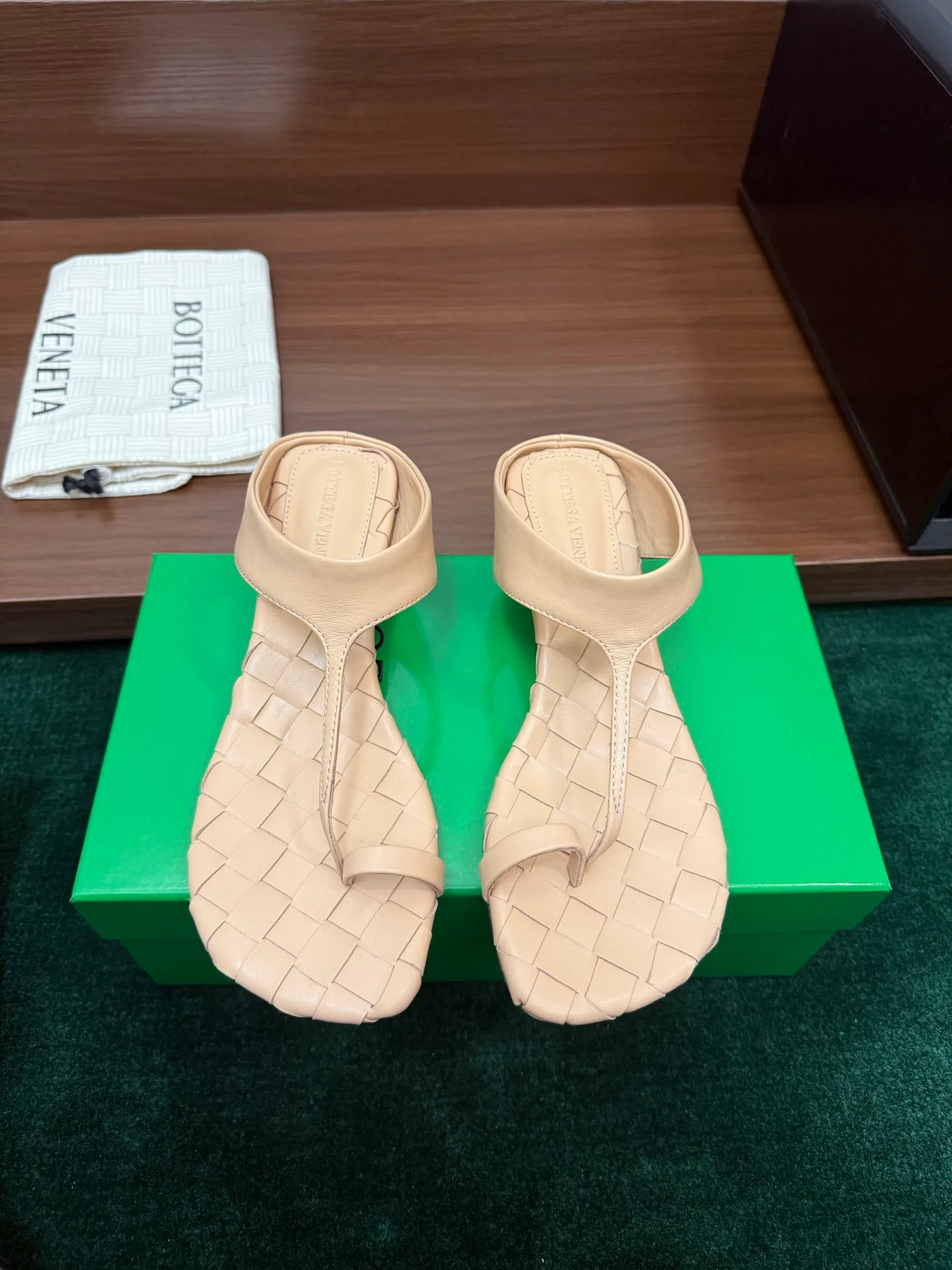 Women's Flip-Flops BOTTEGA VENETA 17386151