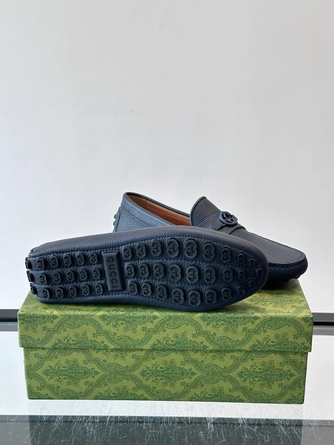 Men's Loafers And Dress Shoes GUCCI 17604304