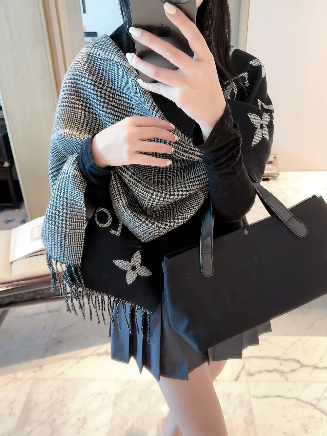 Scarves LOUIS VUITTON 18003018