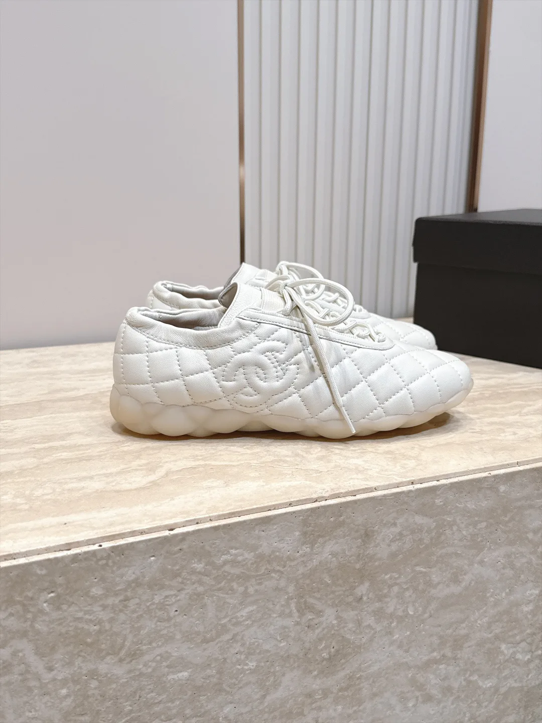Women's Sneakers CHANEL 17947041