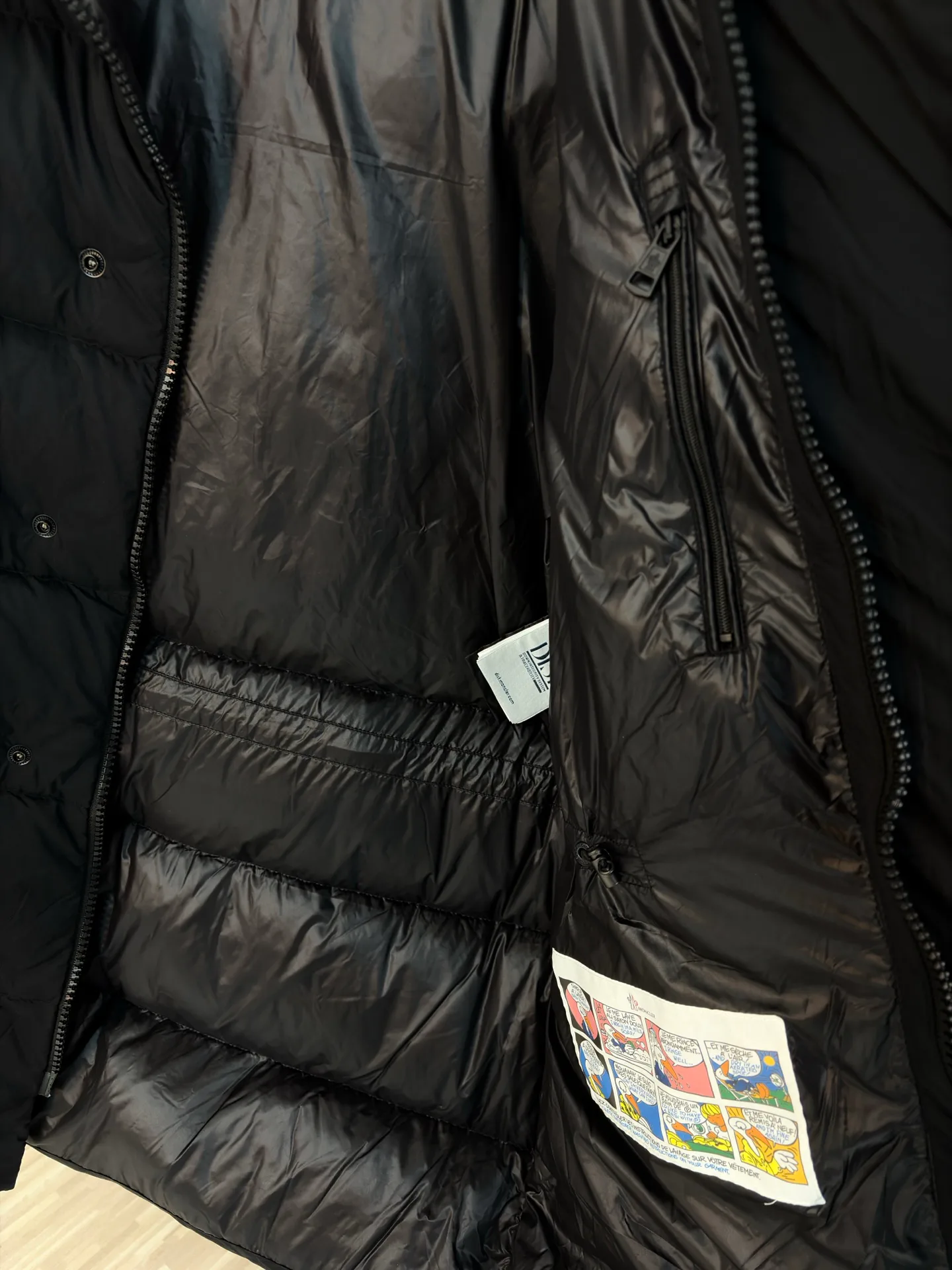 Women's Jackets And Down Jackets MONCLER 18323847