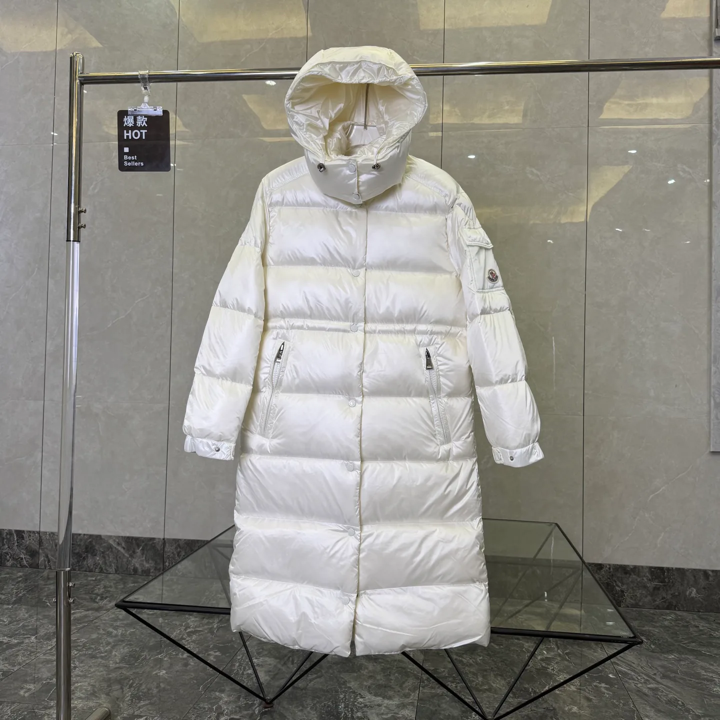 Women's Jackets And Down Jackets MONCLER 17923585