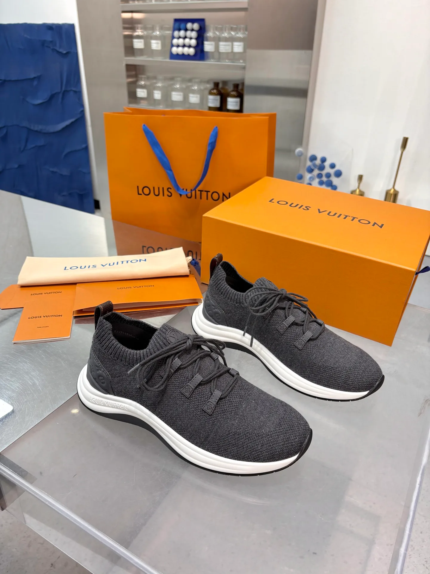 Women's Sneakers LOUIS VUITTON 18055131