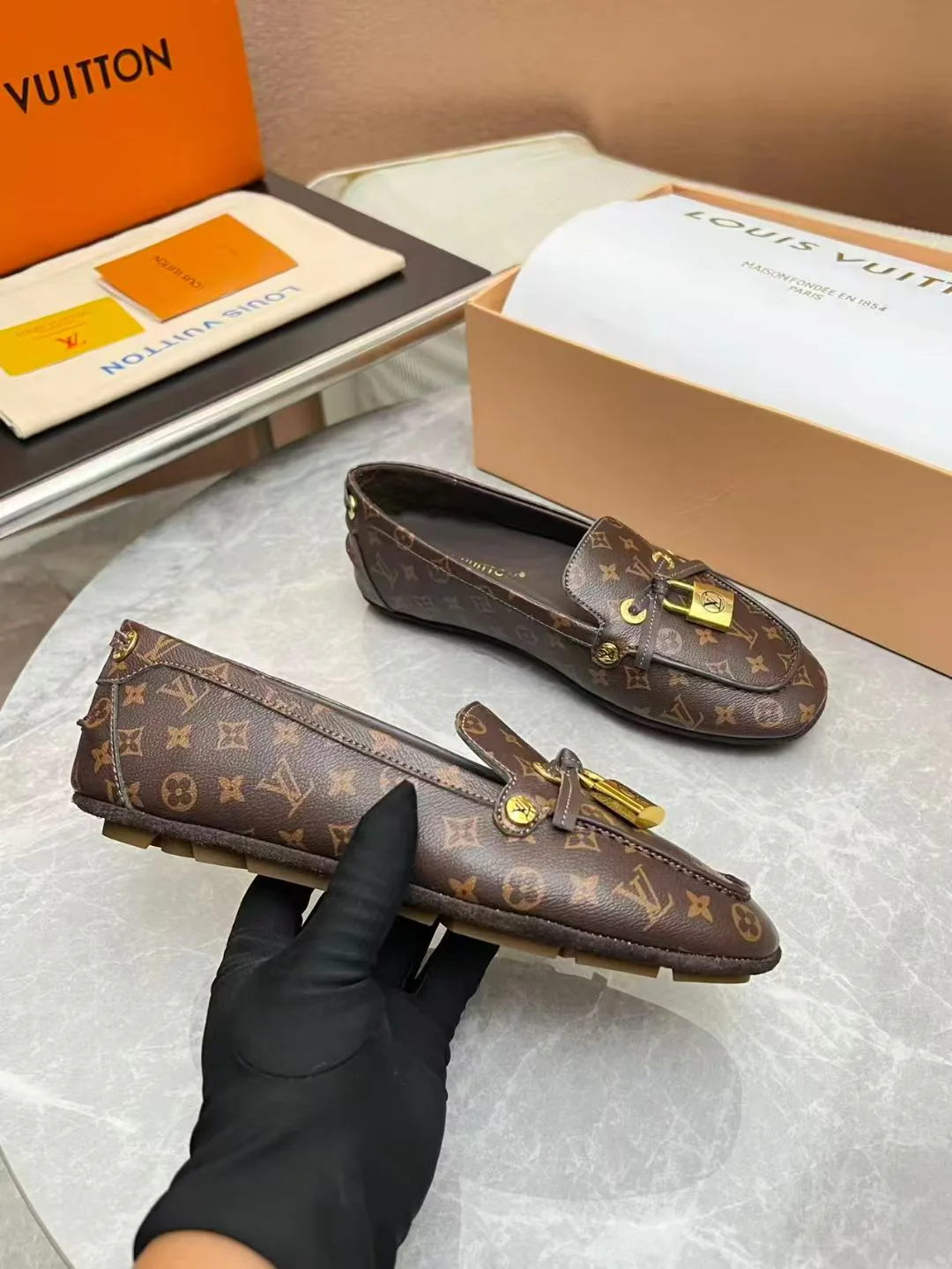 Women's Loafers And Moccasins LOUIS VUITTON 18104769