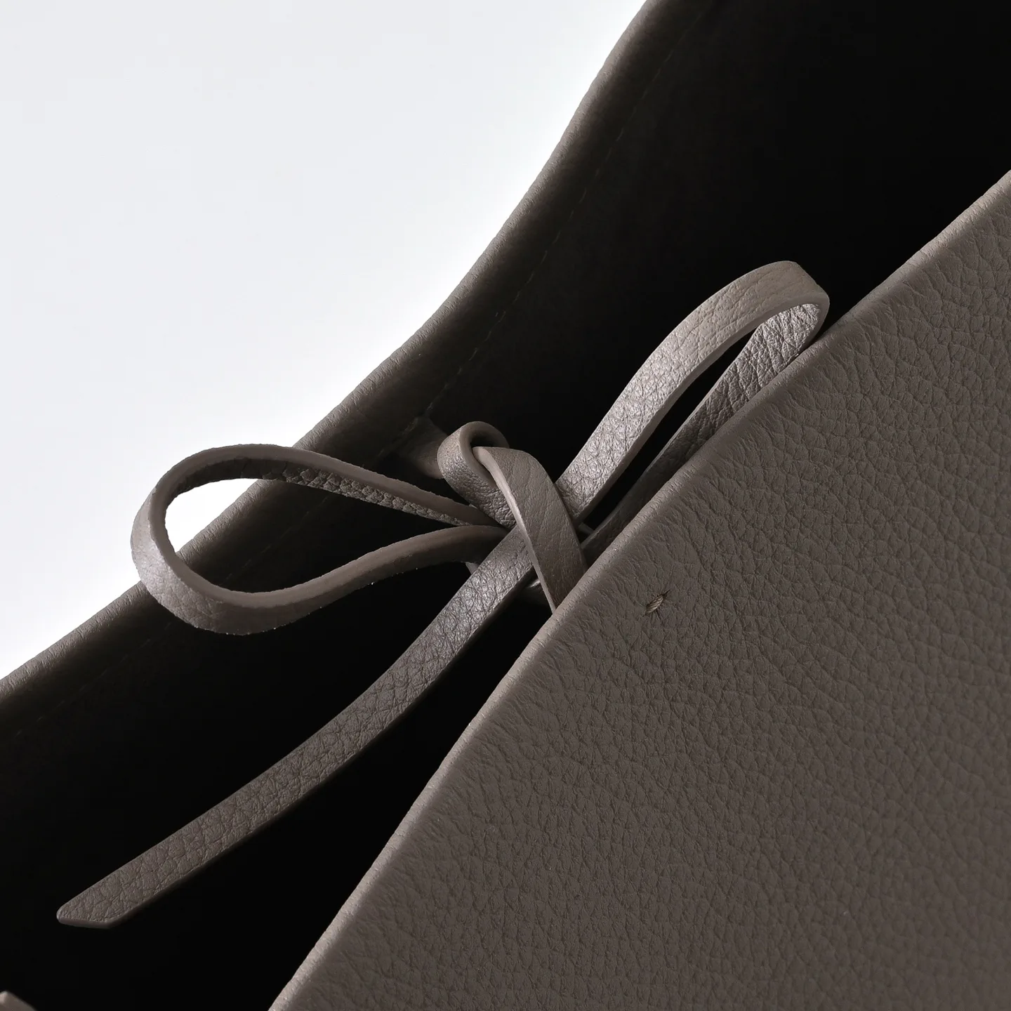 Women's Classic Handbags THE ROW 17449009