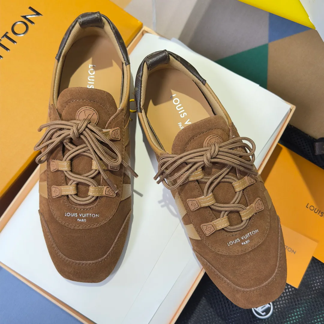 Women's Sneakers LOUIS VUITTON 17780698