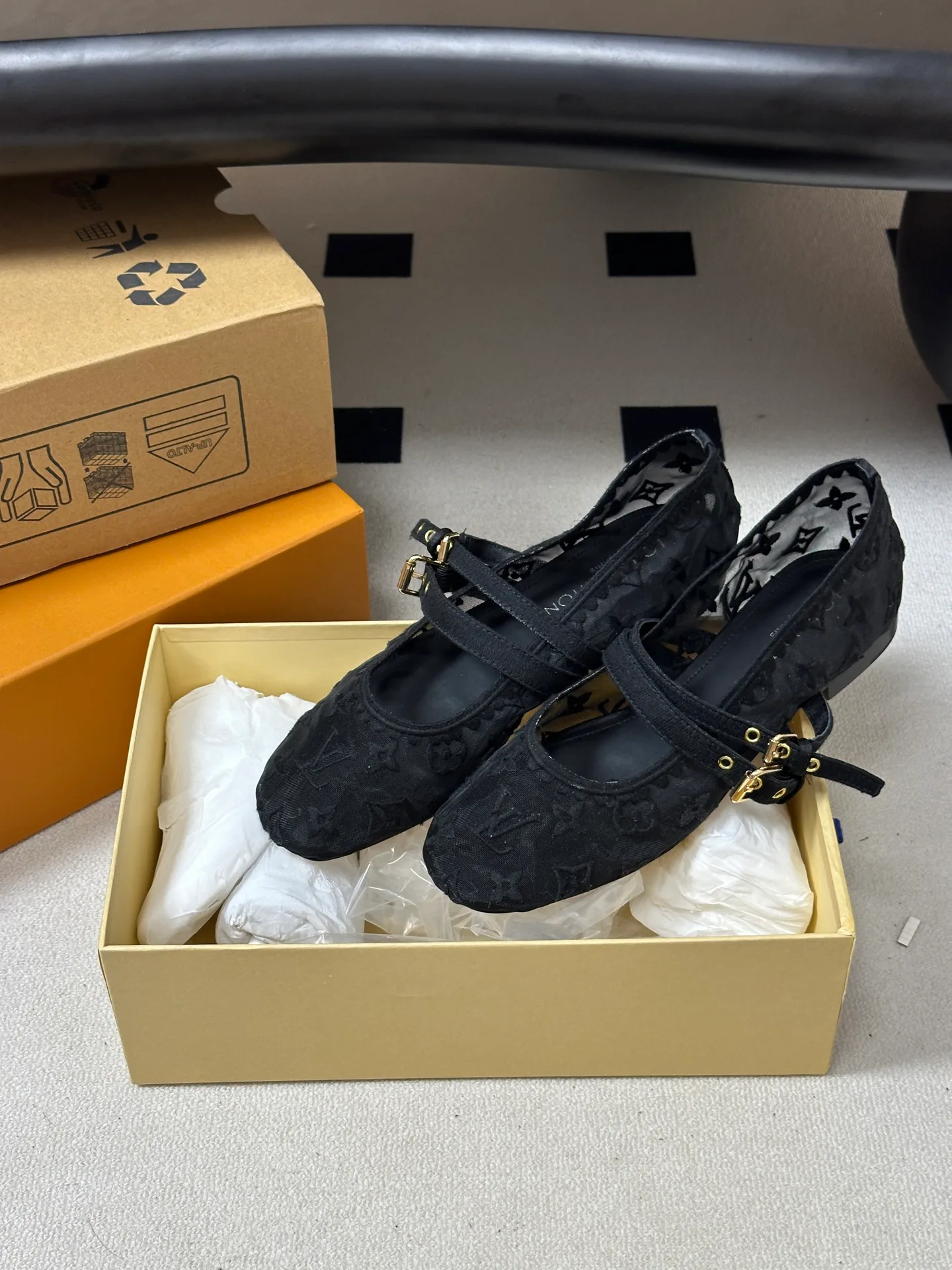Women's Ballet Flats LOUIS VUITTON 18340937