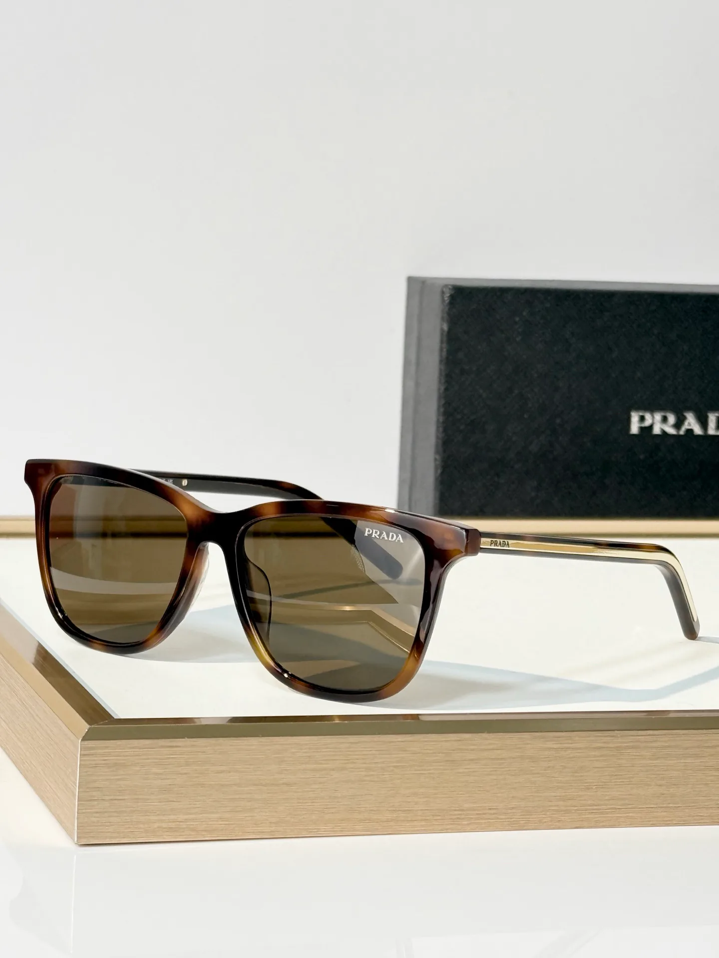 Очки Prada 18602852