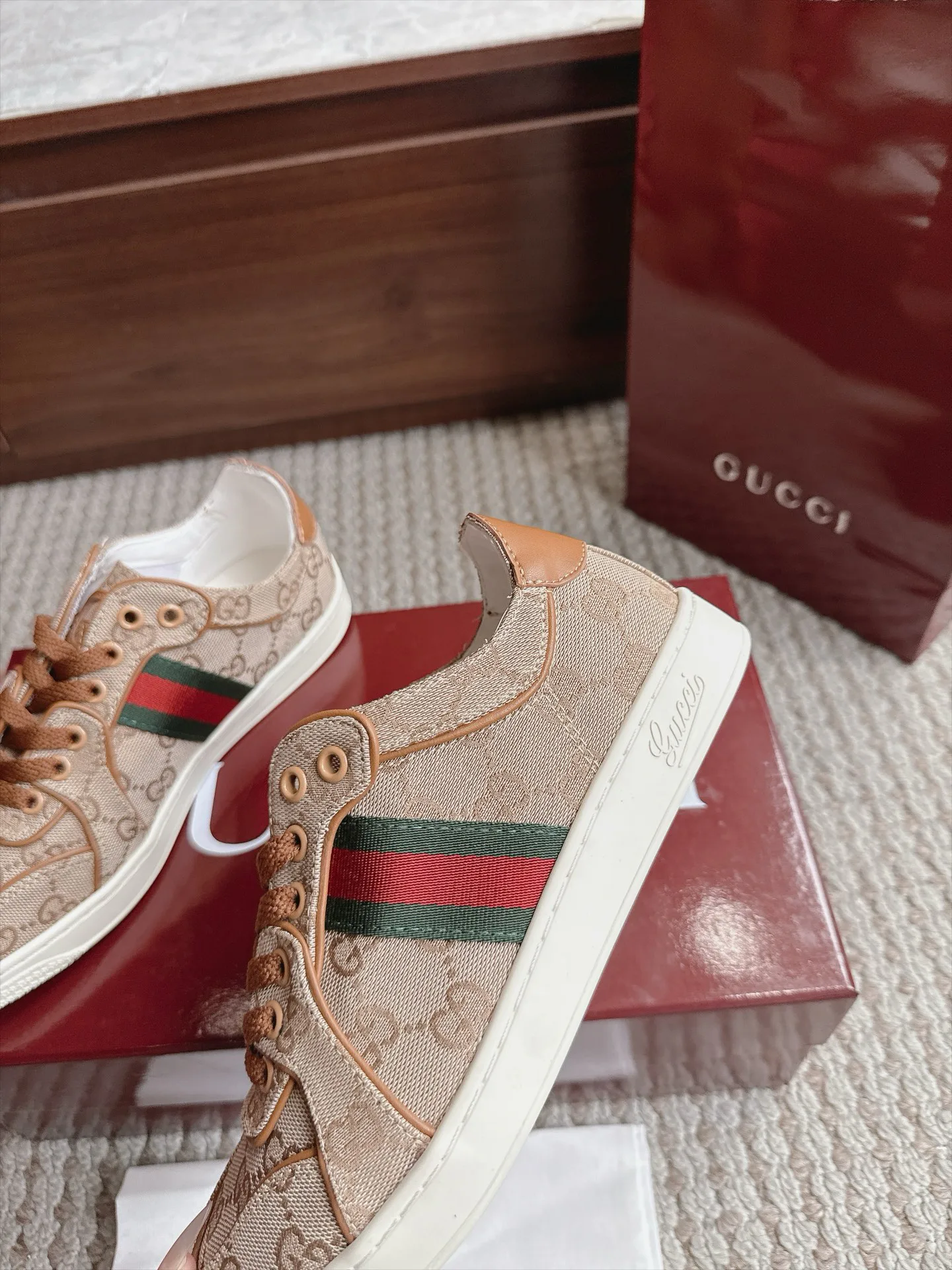 Women's Sneakers GUCCI 17866807