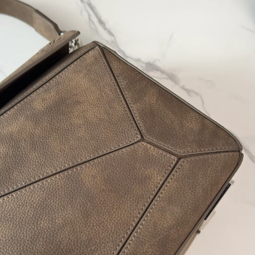 Women's Classic Handbags LOEWE 18030347