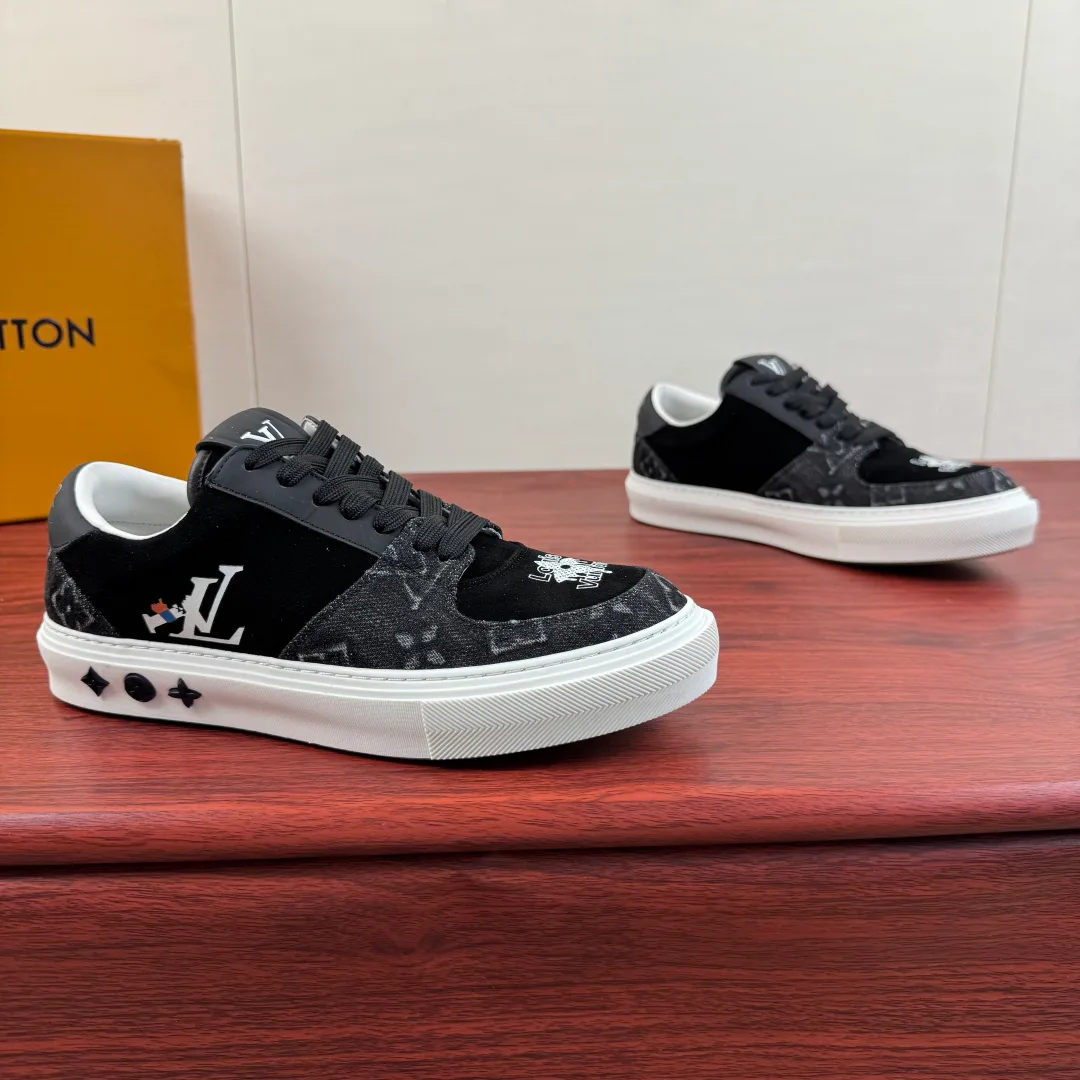 Men's Sneakers LOUIS VUITTON 18100488