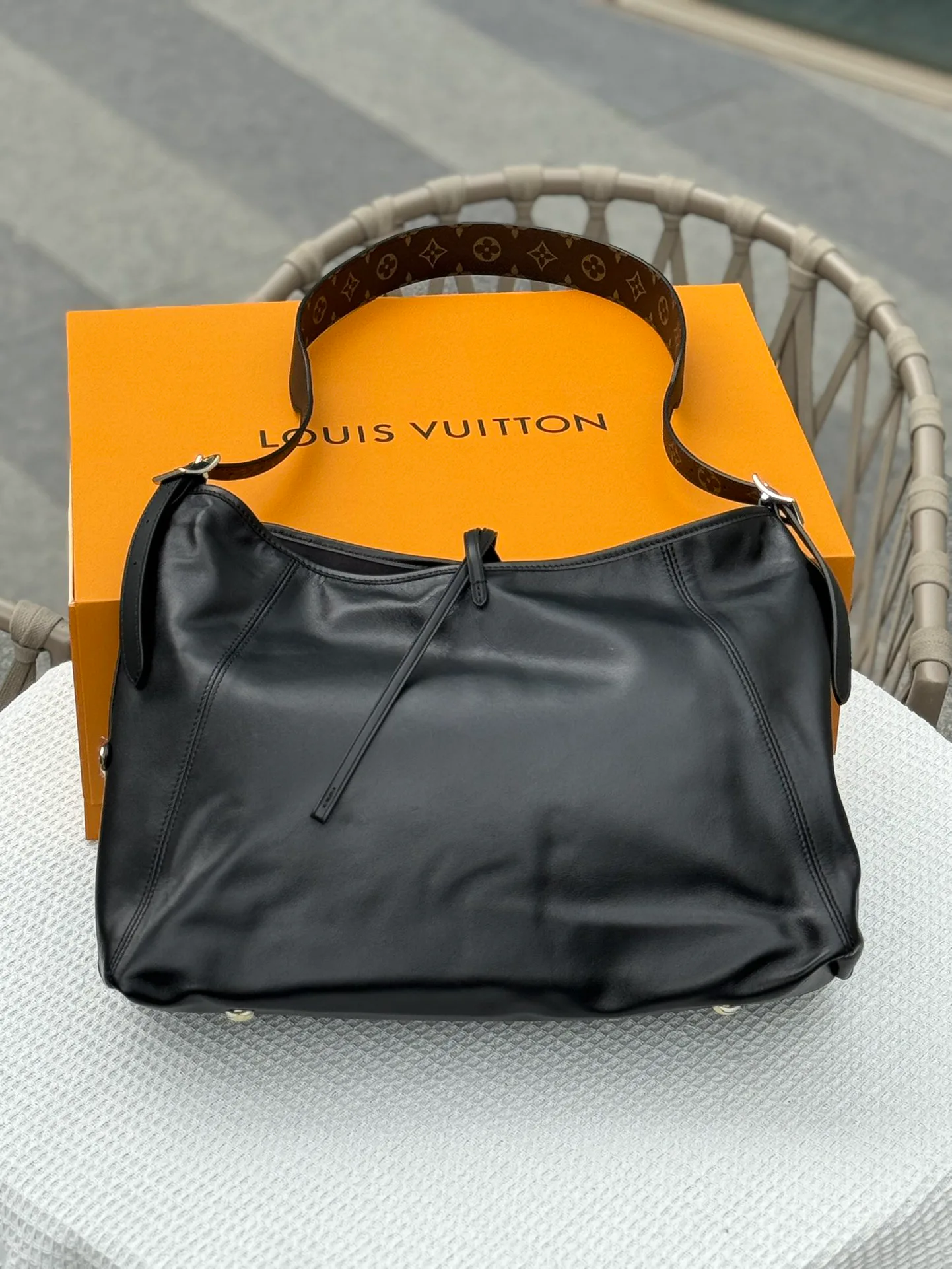 Women's Classic Handbags LOUIS VUITTON 18376379