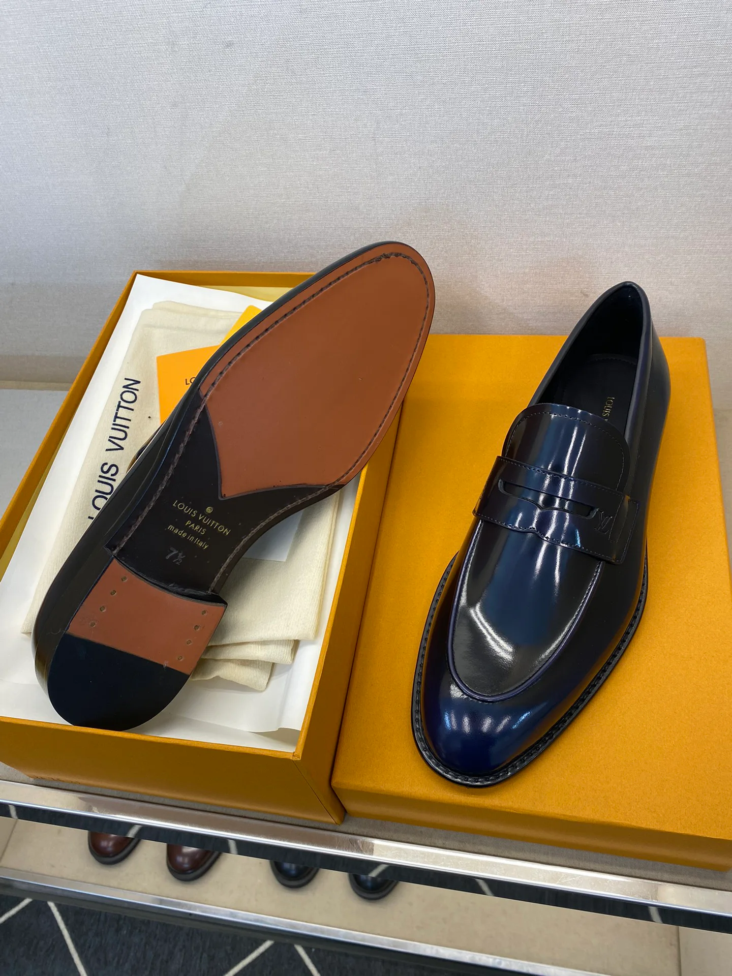 Men's Loafers And Dress Shoes LOUIS VUITTON 18079172