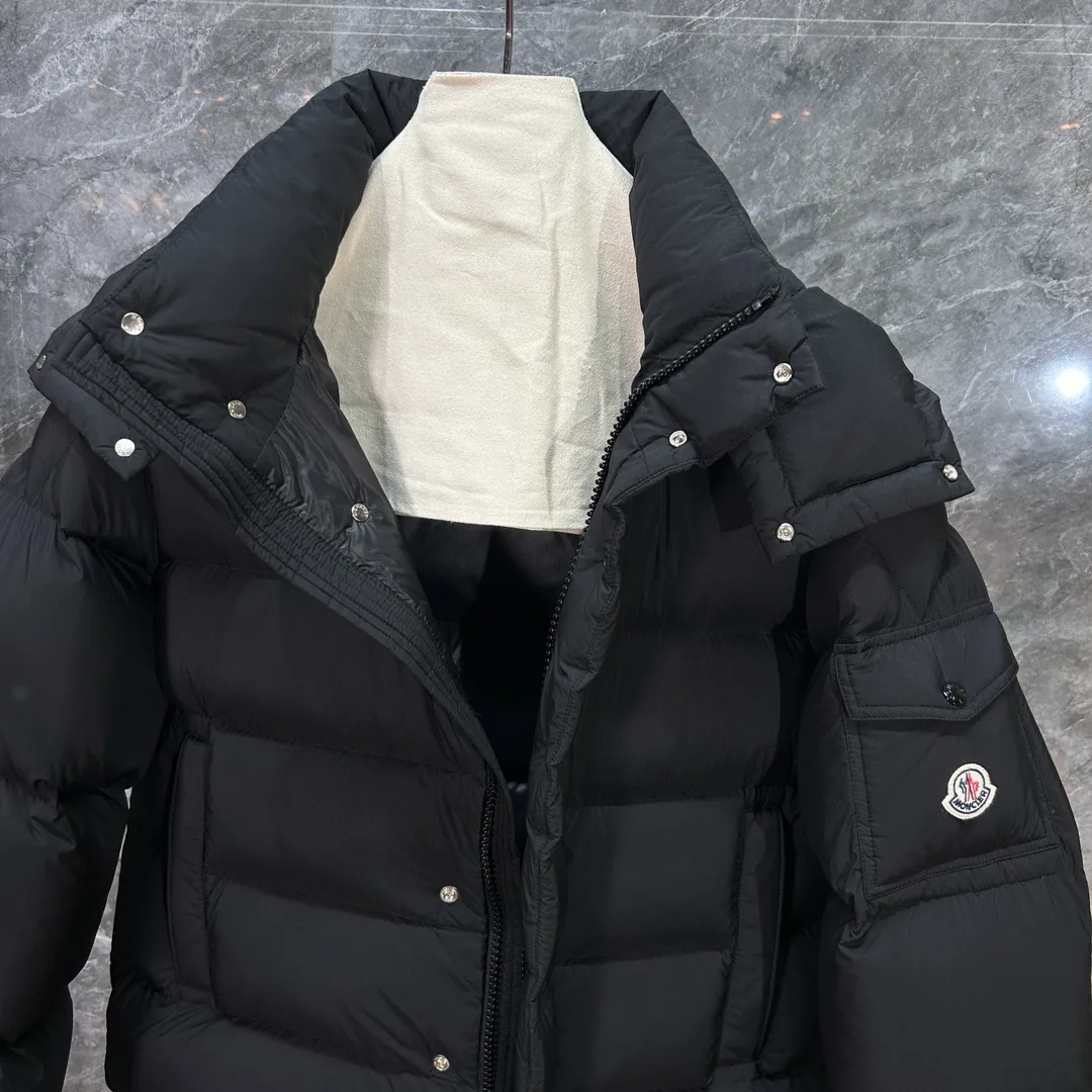 Women's Jackets And Down Jackets MONCLER 18134087