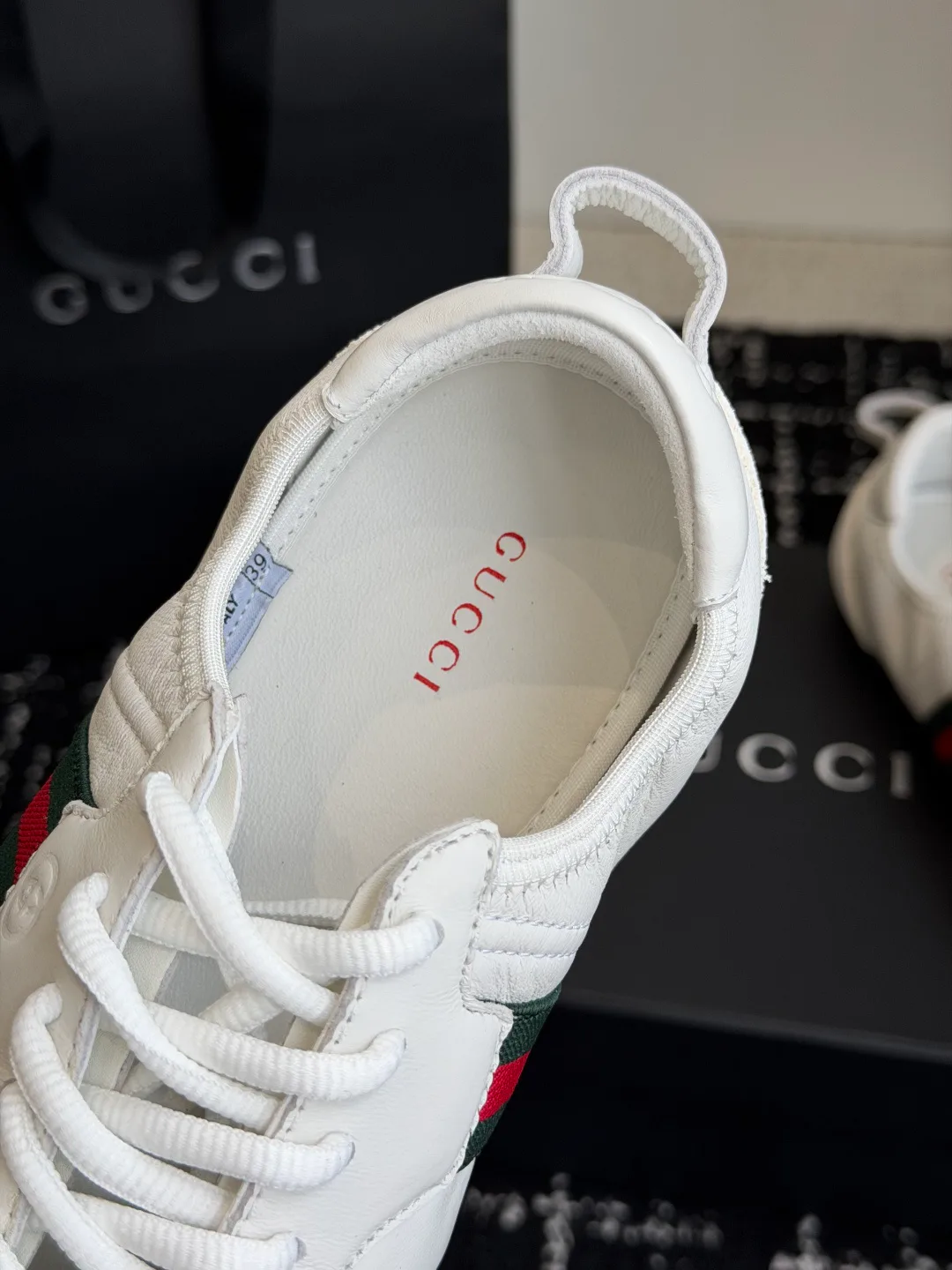 Women's Sneakers GUCCI 18121098