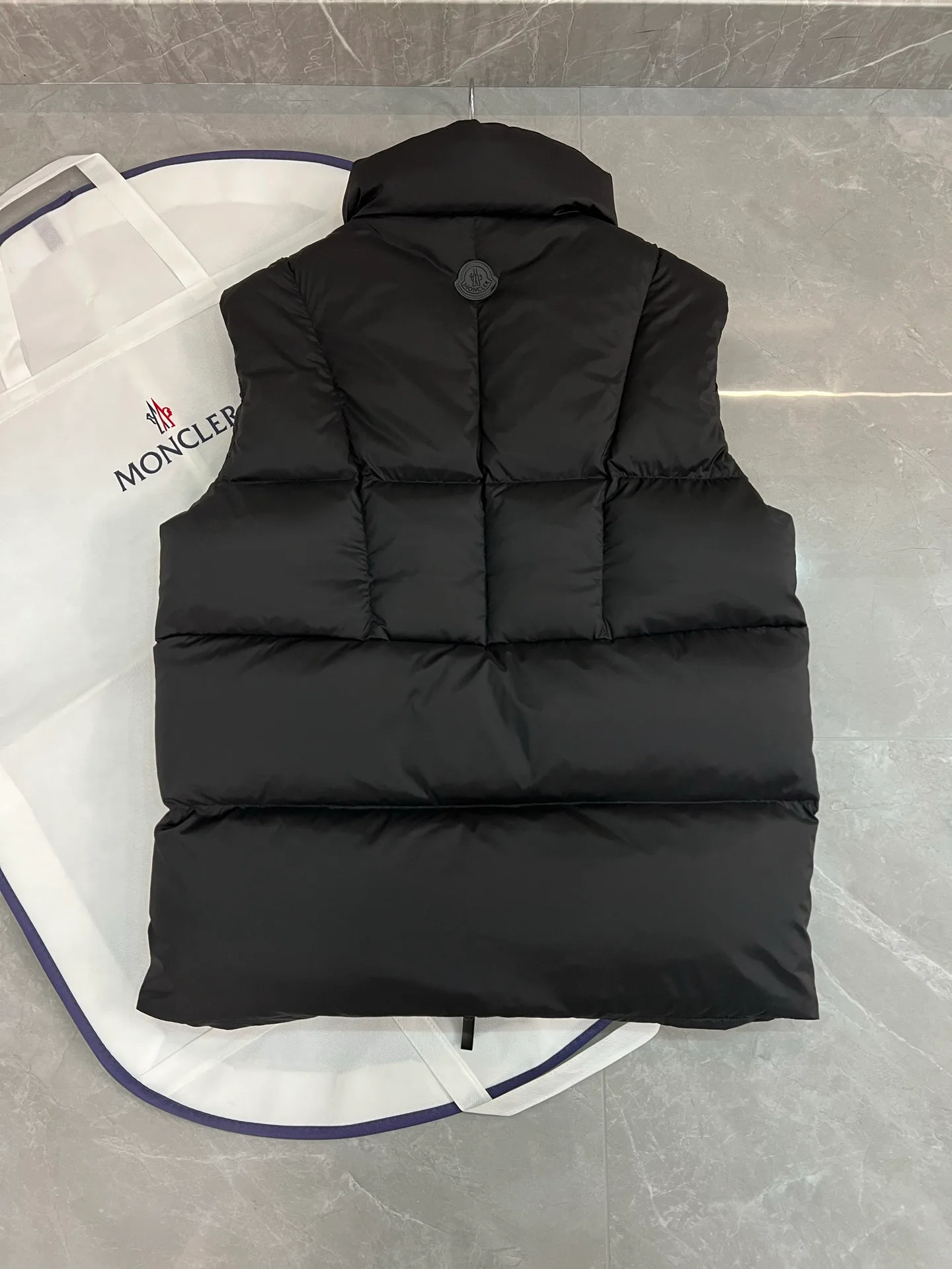 Жилеты Мужские Moncler 18599867