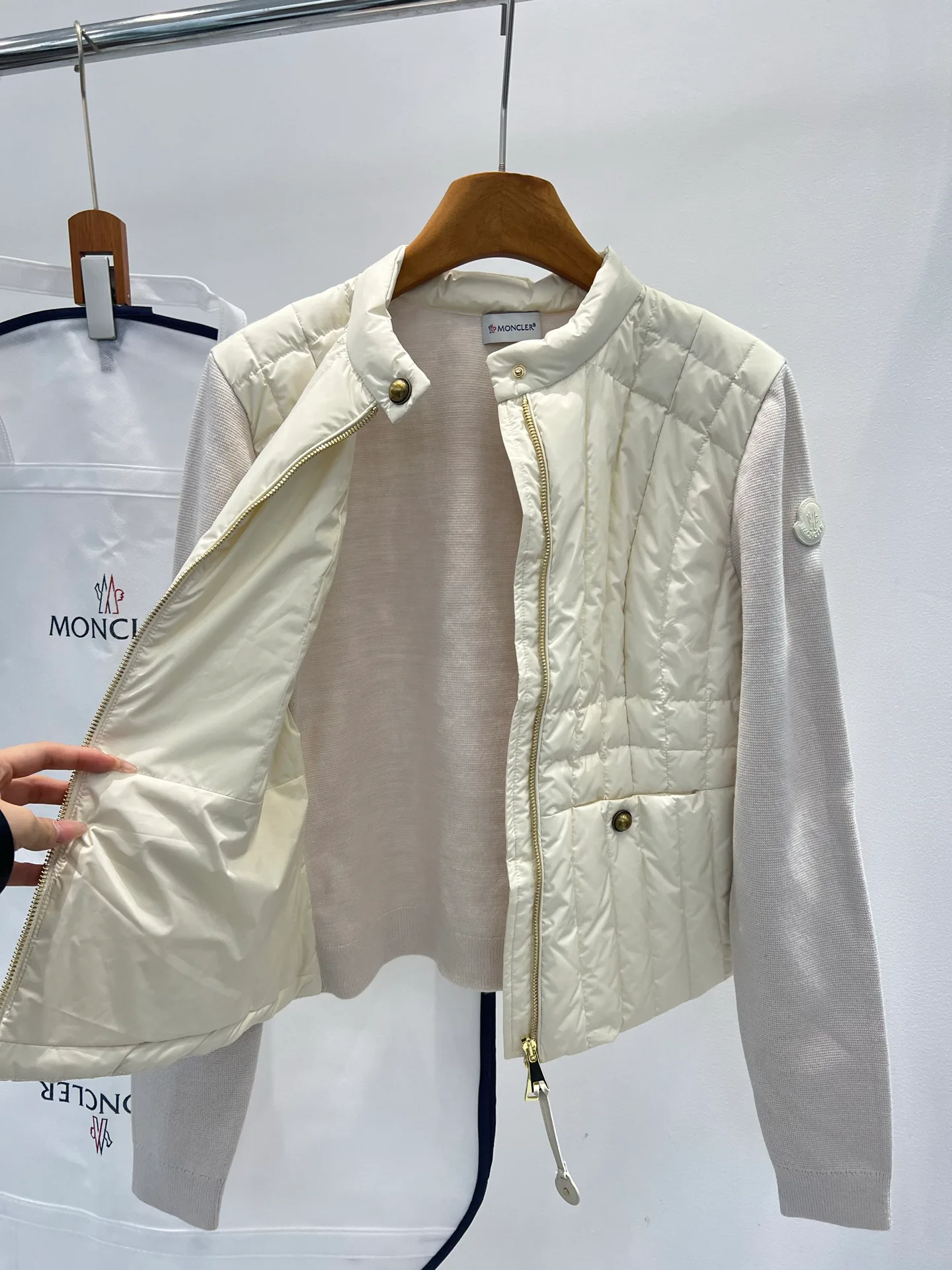 Men's Jackets And Down Jackets MONCLER 18330381