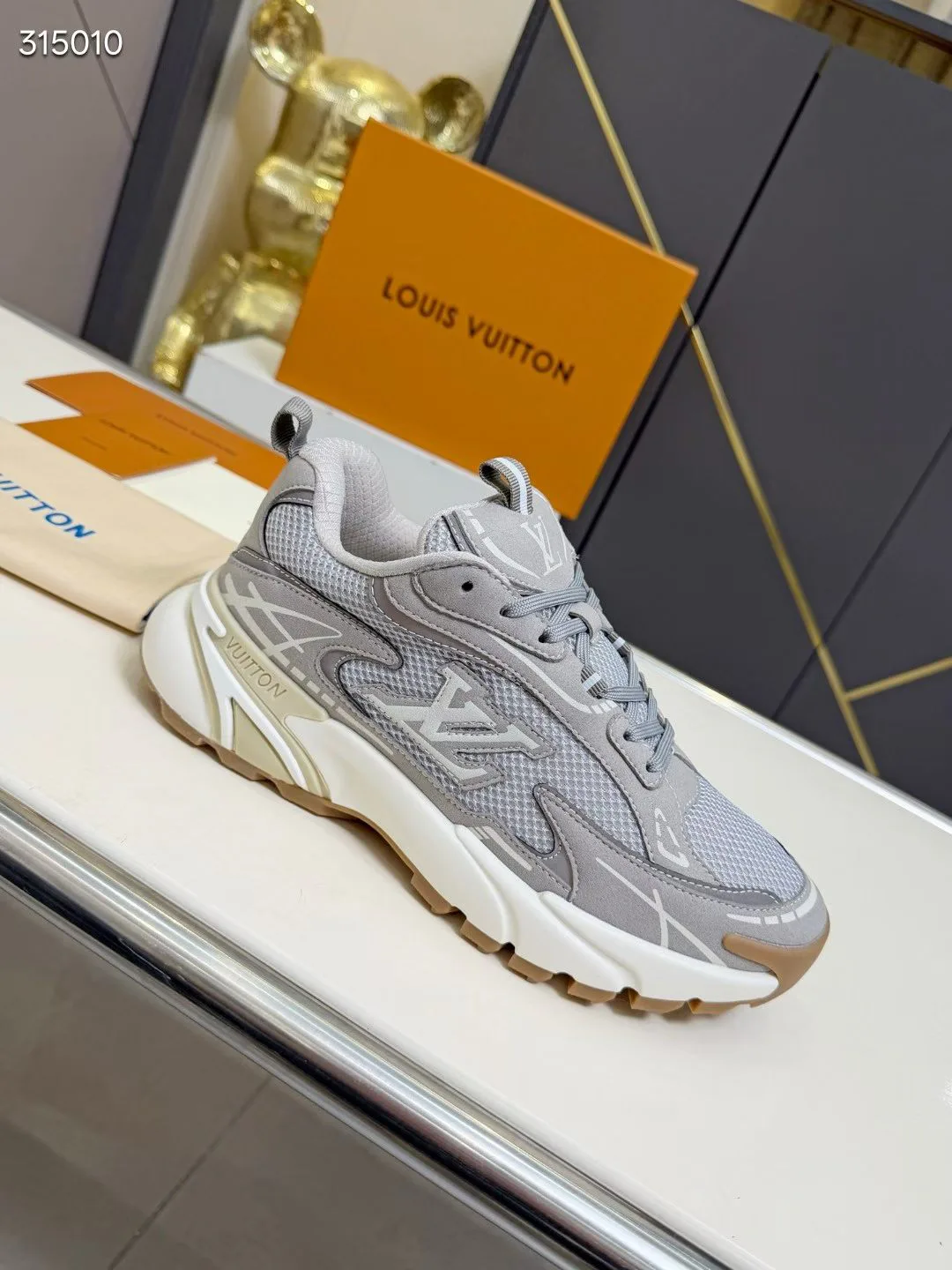 Men's Sneakers LOUIS VUITTON 17961806