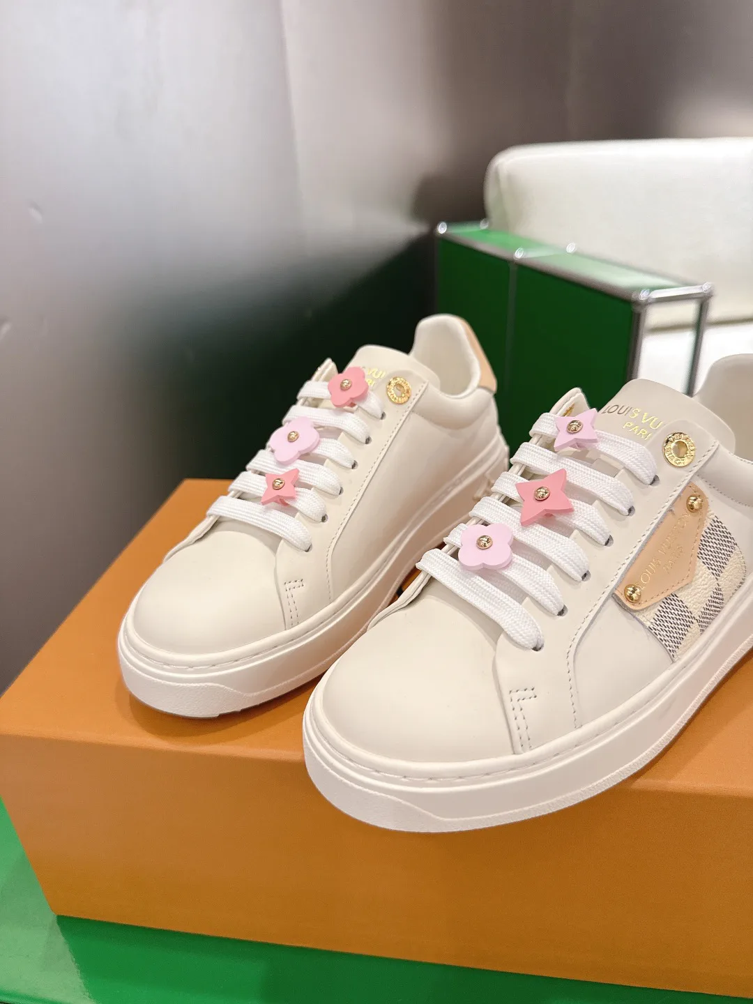 Кроссовки Женские Louis Vuitton 18677708