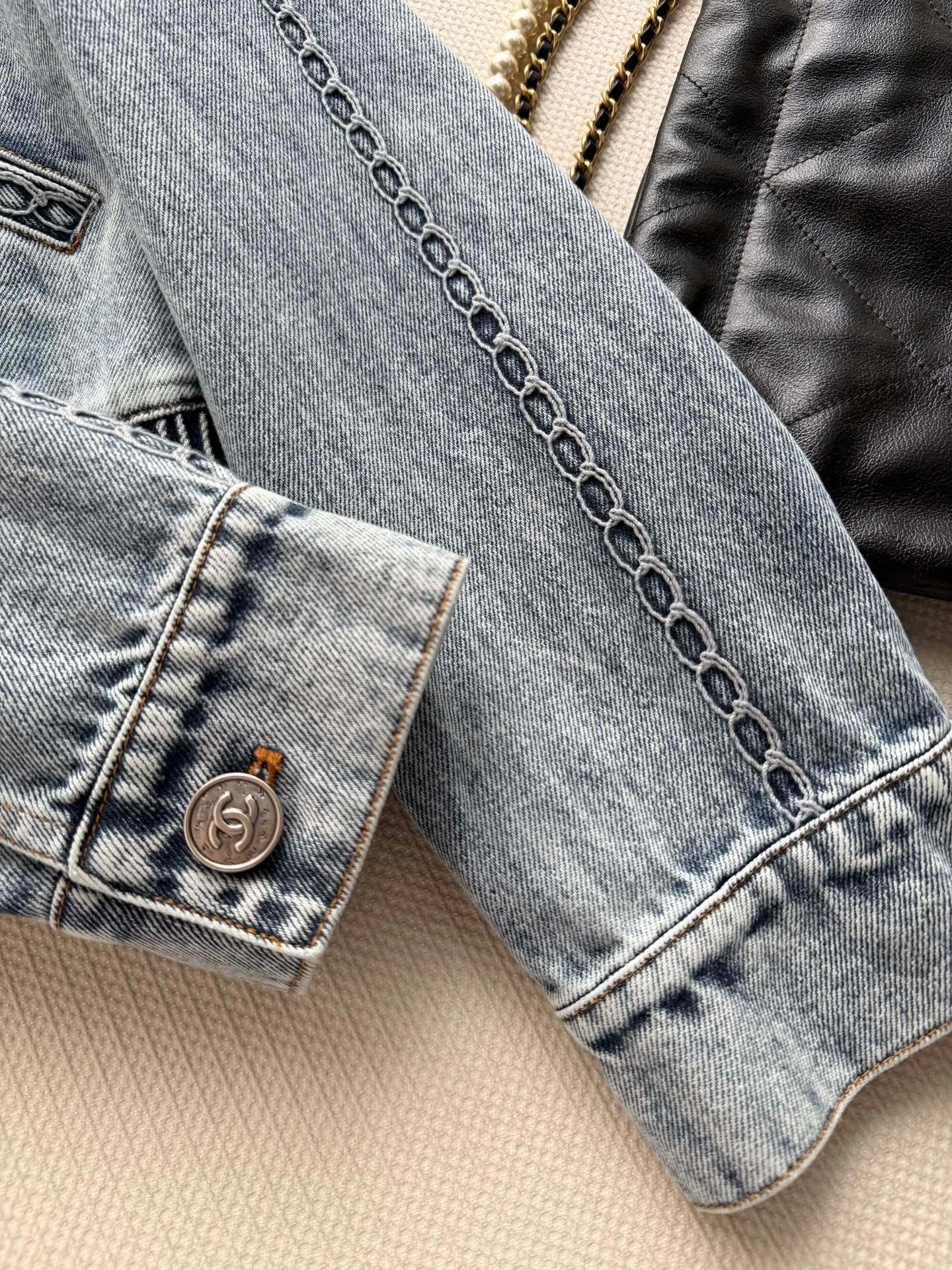 Women's Jackets And Down Jackets CHANEL 17129391
