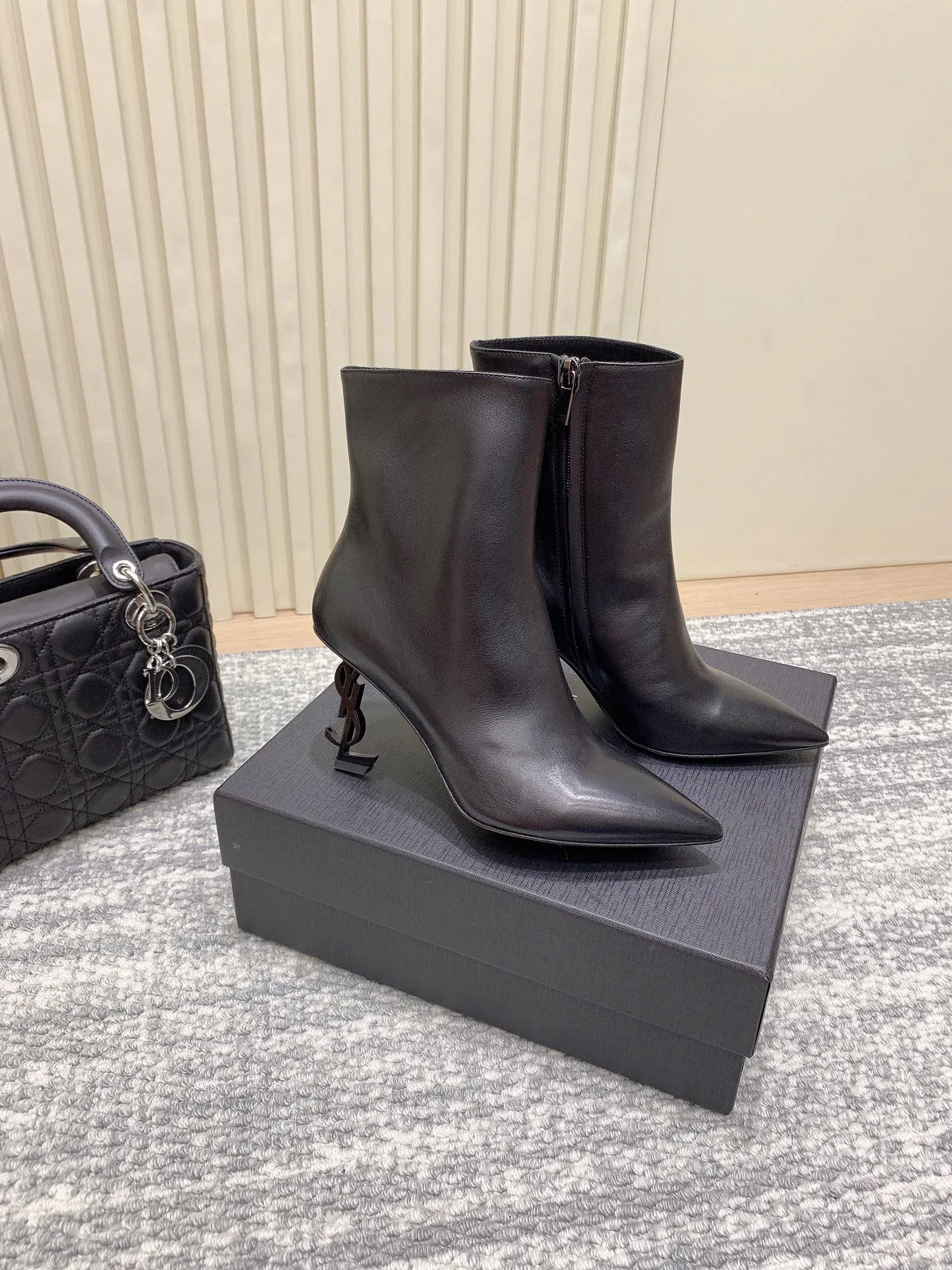 Women's Booties SAINT LAURENT 18080430