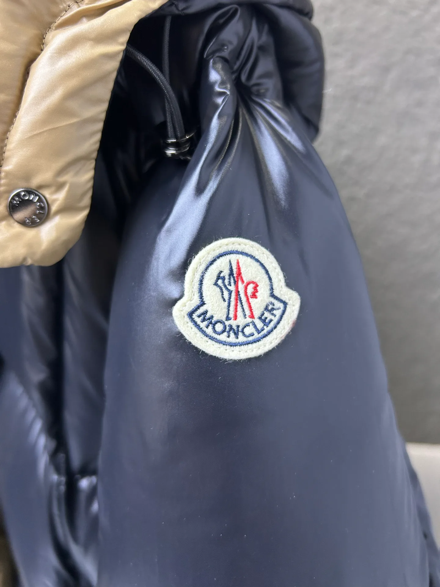 Women's Jackets And Down Jackets MONCLER 18111398
