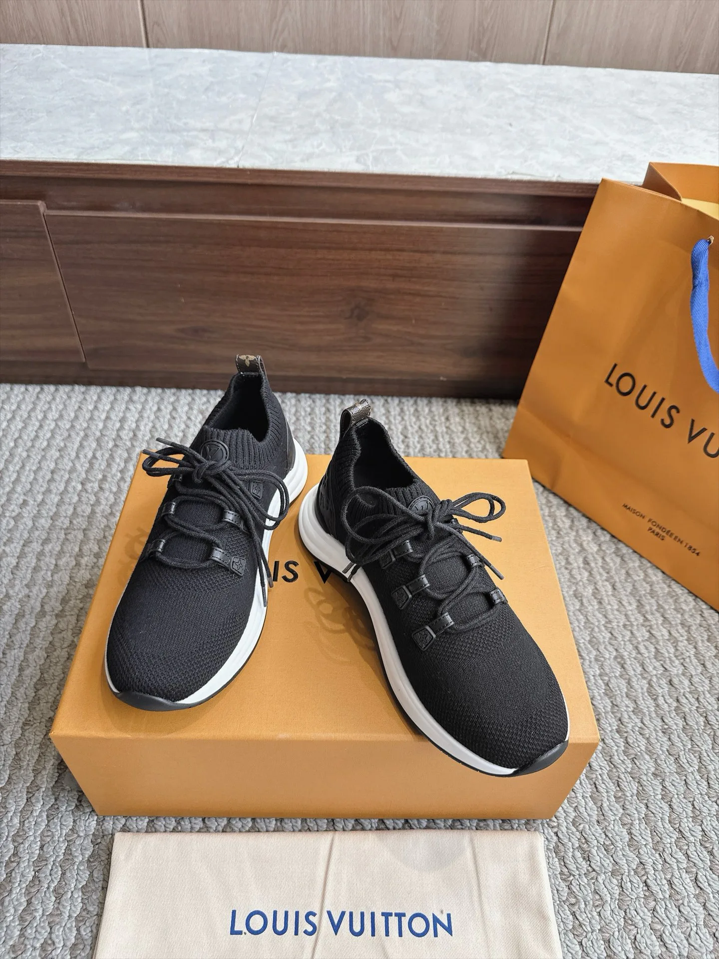 Women's Sneakers LOUIS VUITTON 18333243