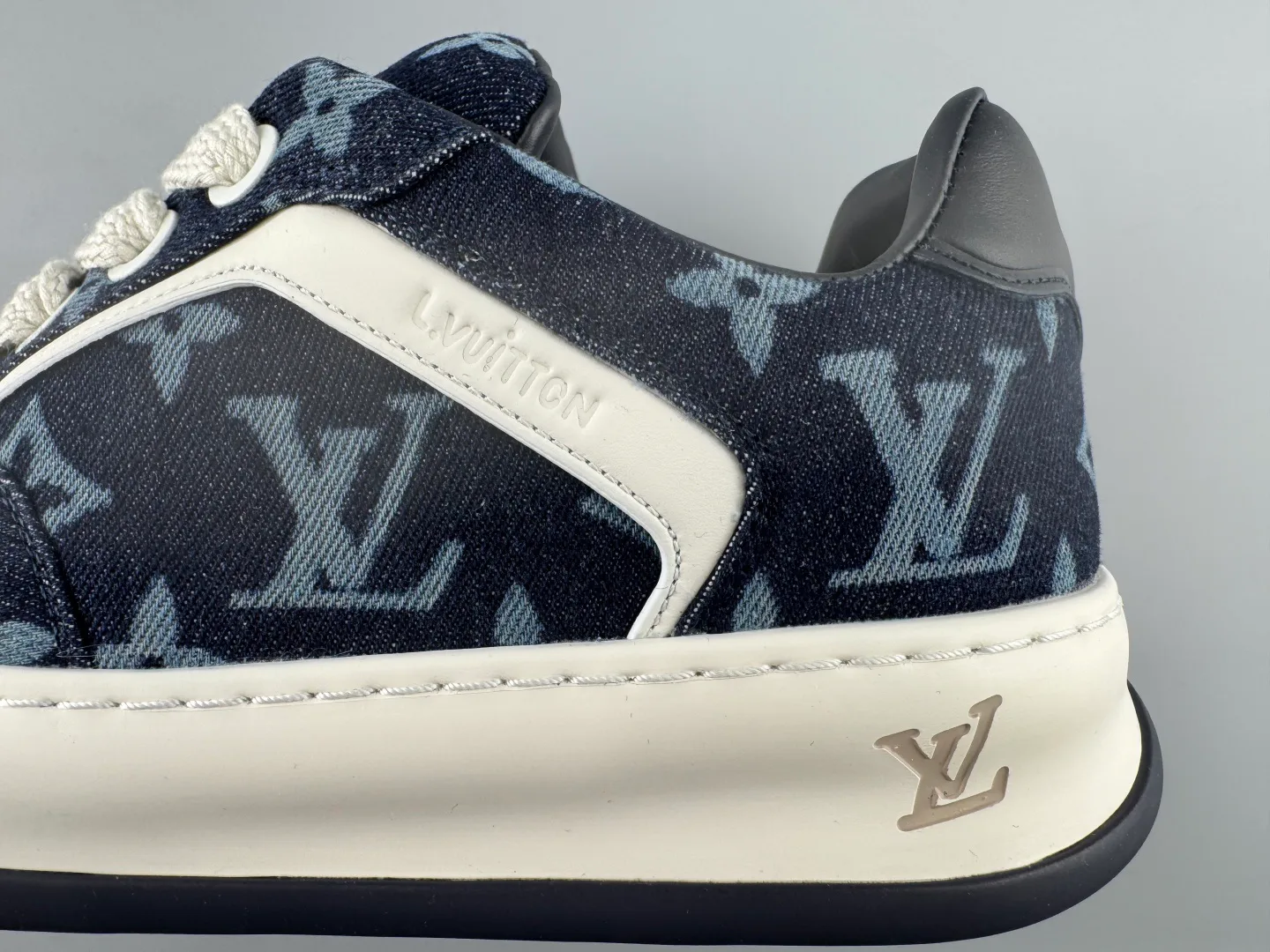 Women's Sneakers LOUIS VUITTON 17293054