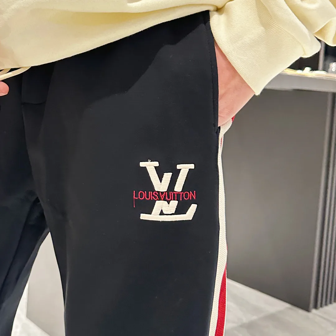 Men's Trousers LOUIS VUITTON 18499704