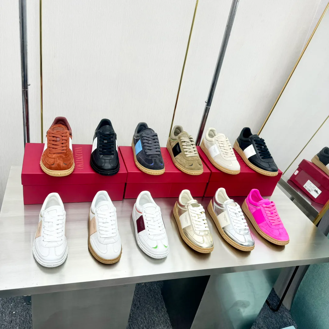 Women's Sneakers VALENTINO 17904310